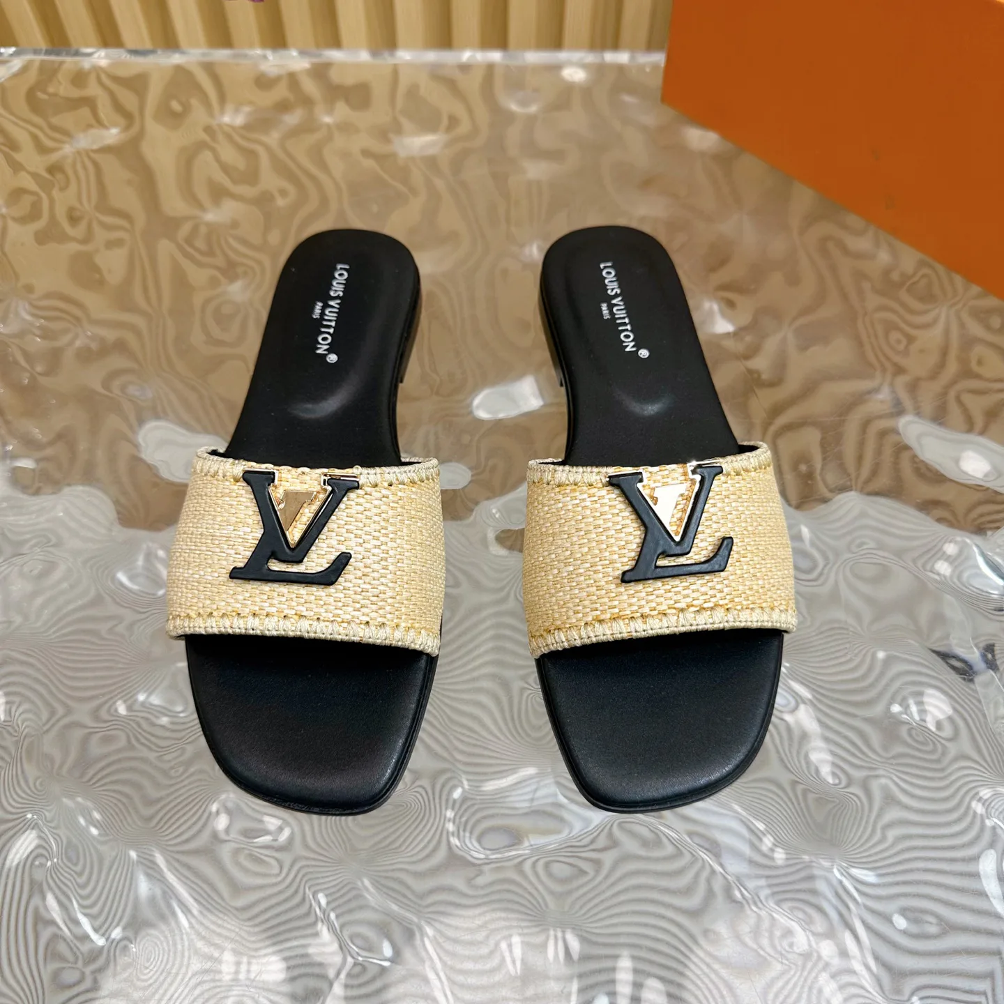 Шлепанцы Женские Louis Vuitton 629241