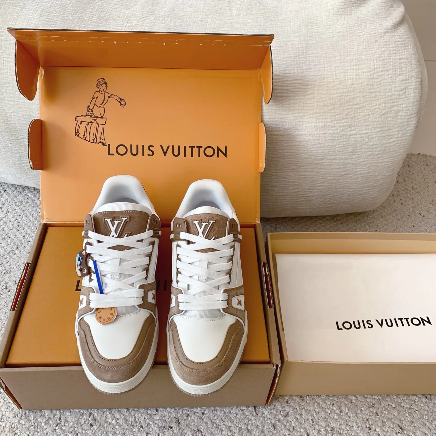 Кроссовки Женские Louis Vuitton 18258361