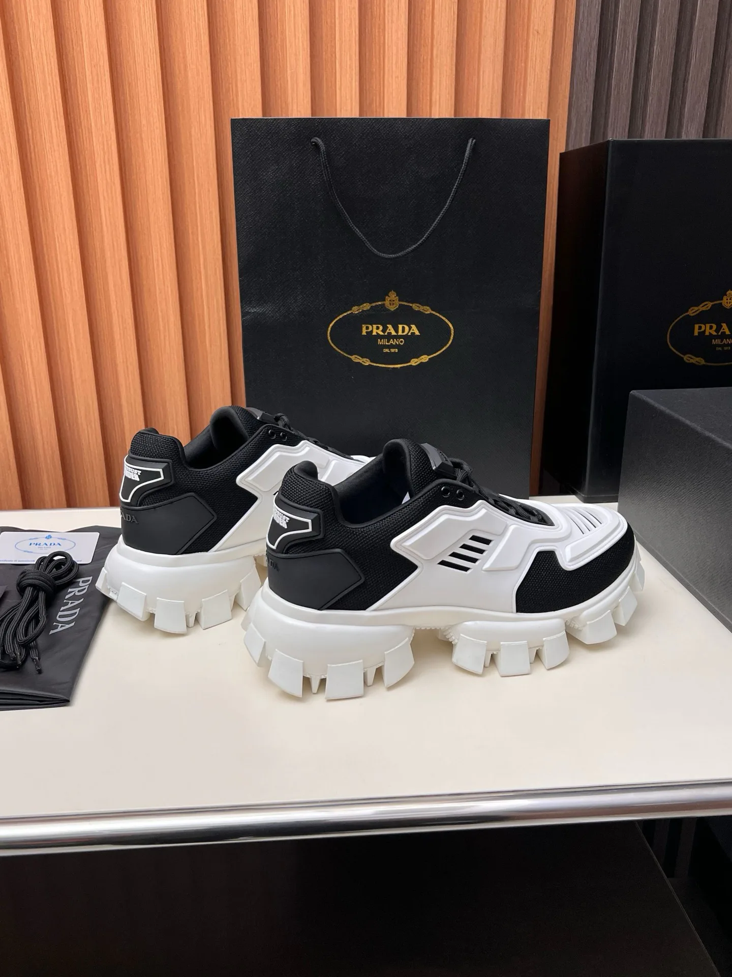 Кроссовки Женские Prada 17955143