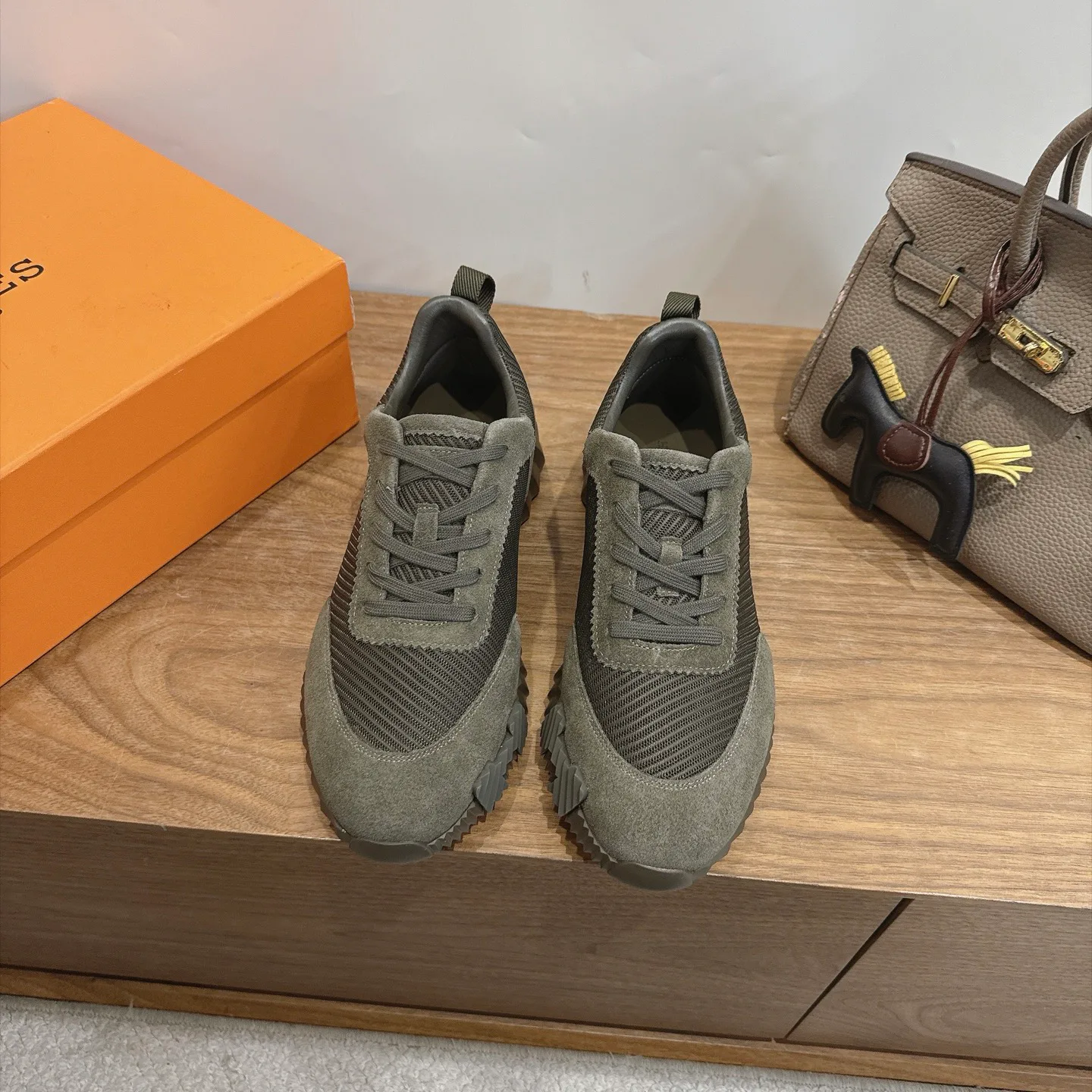 Кроссовки Женские Hermes 17946714