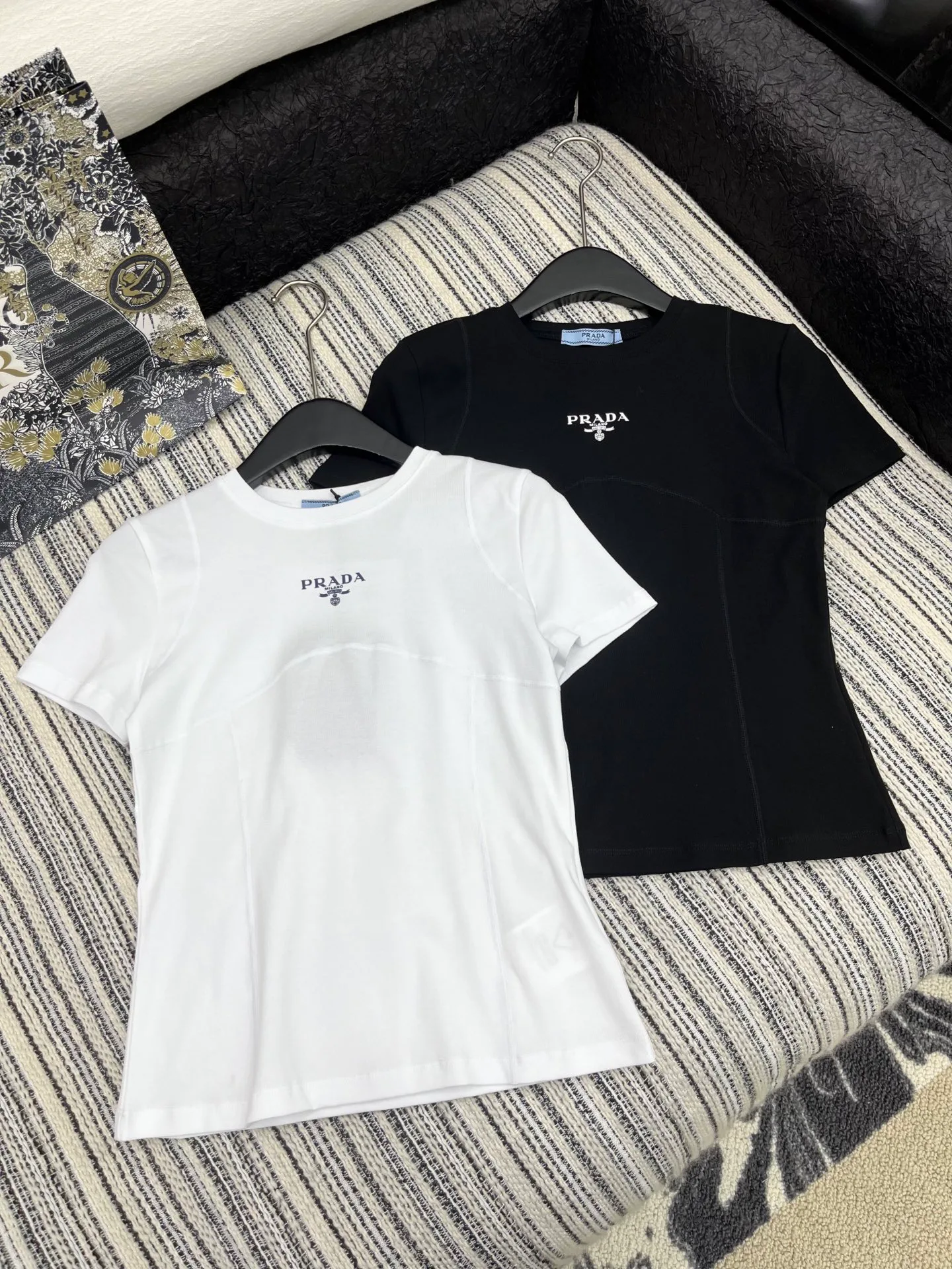 Футболки Женские Prada 29609