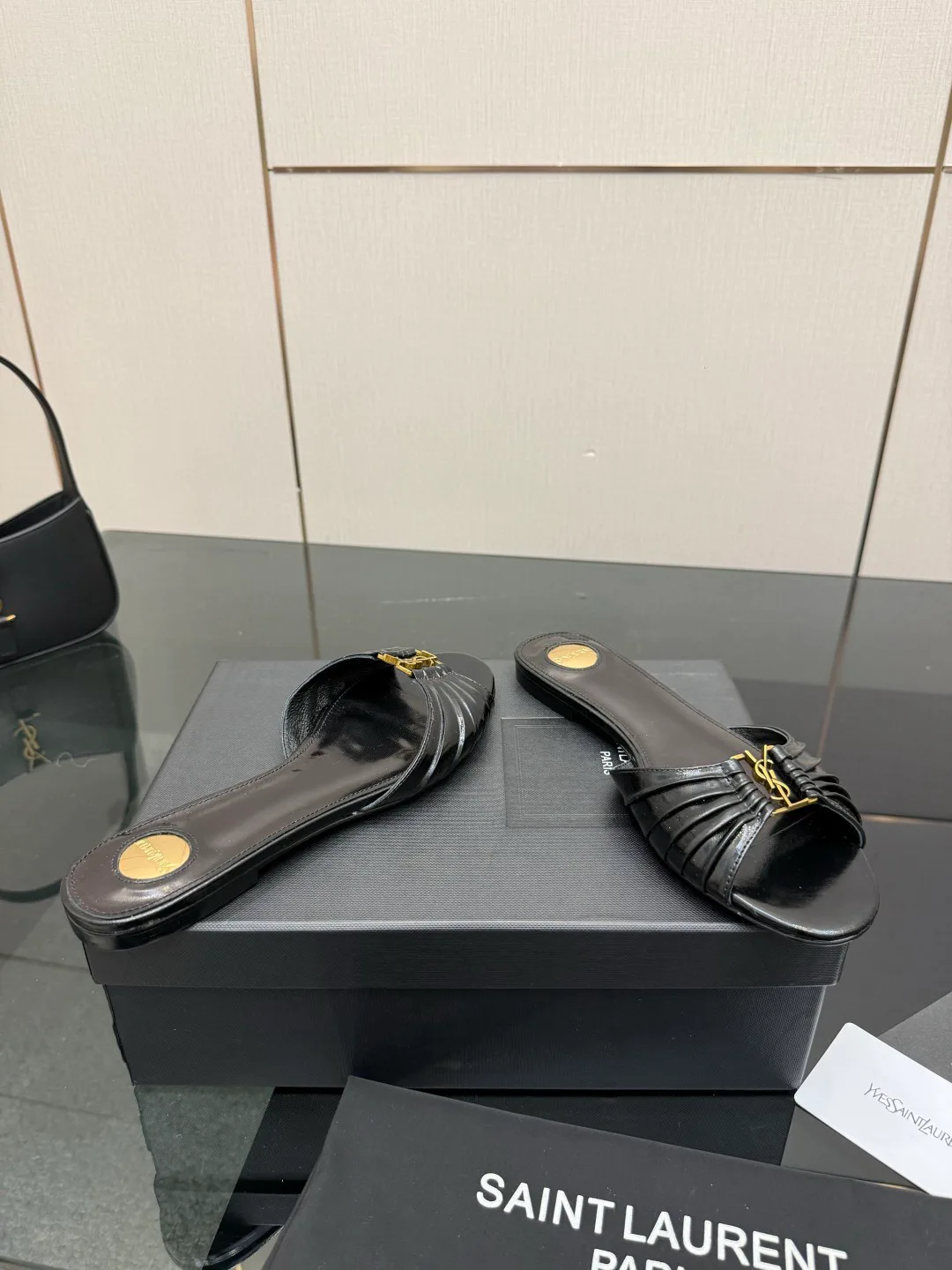 Шлепанцы Женские Saint Laurent 11682310