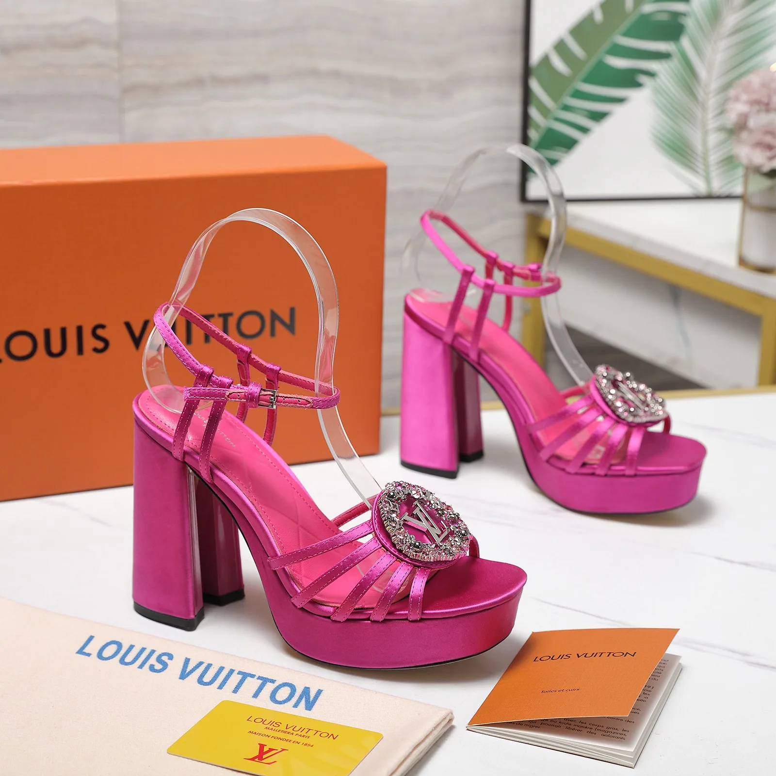 Босоножки Женские Louis Vuitton 10250863
