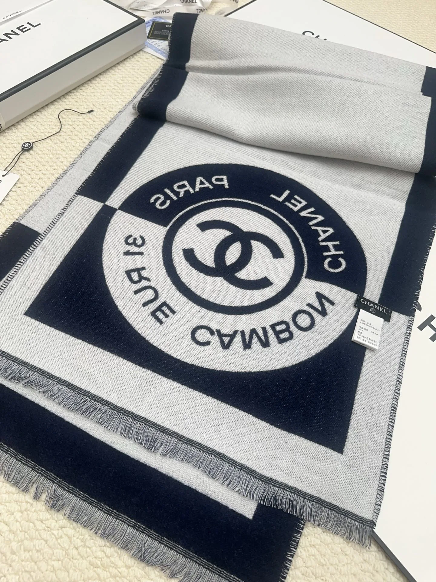 Шарфы Chanel 18627350