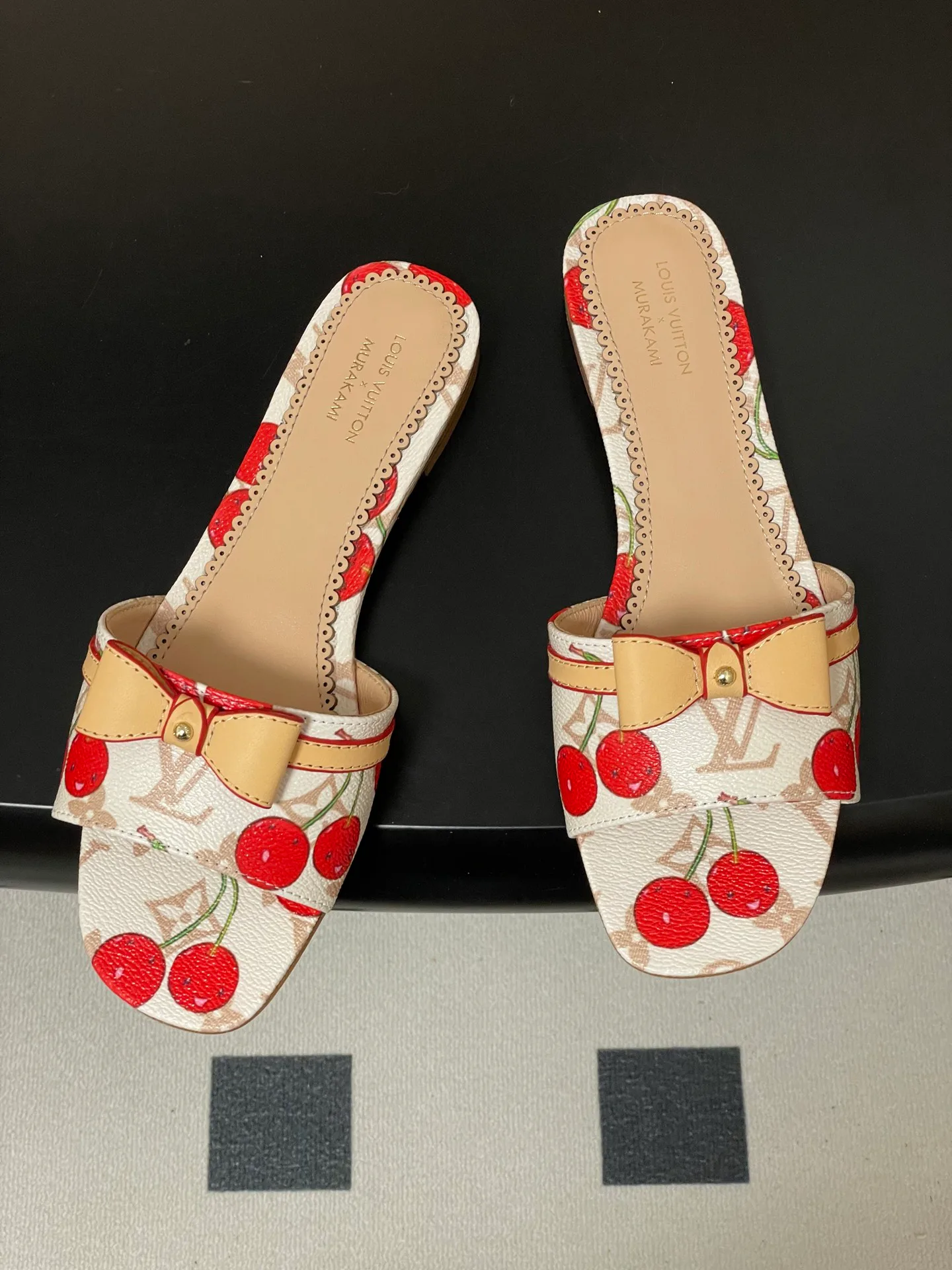 Шлепанцы Женские Louis Vuitton 3361686