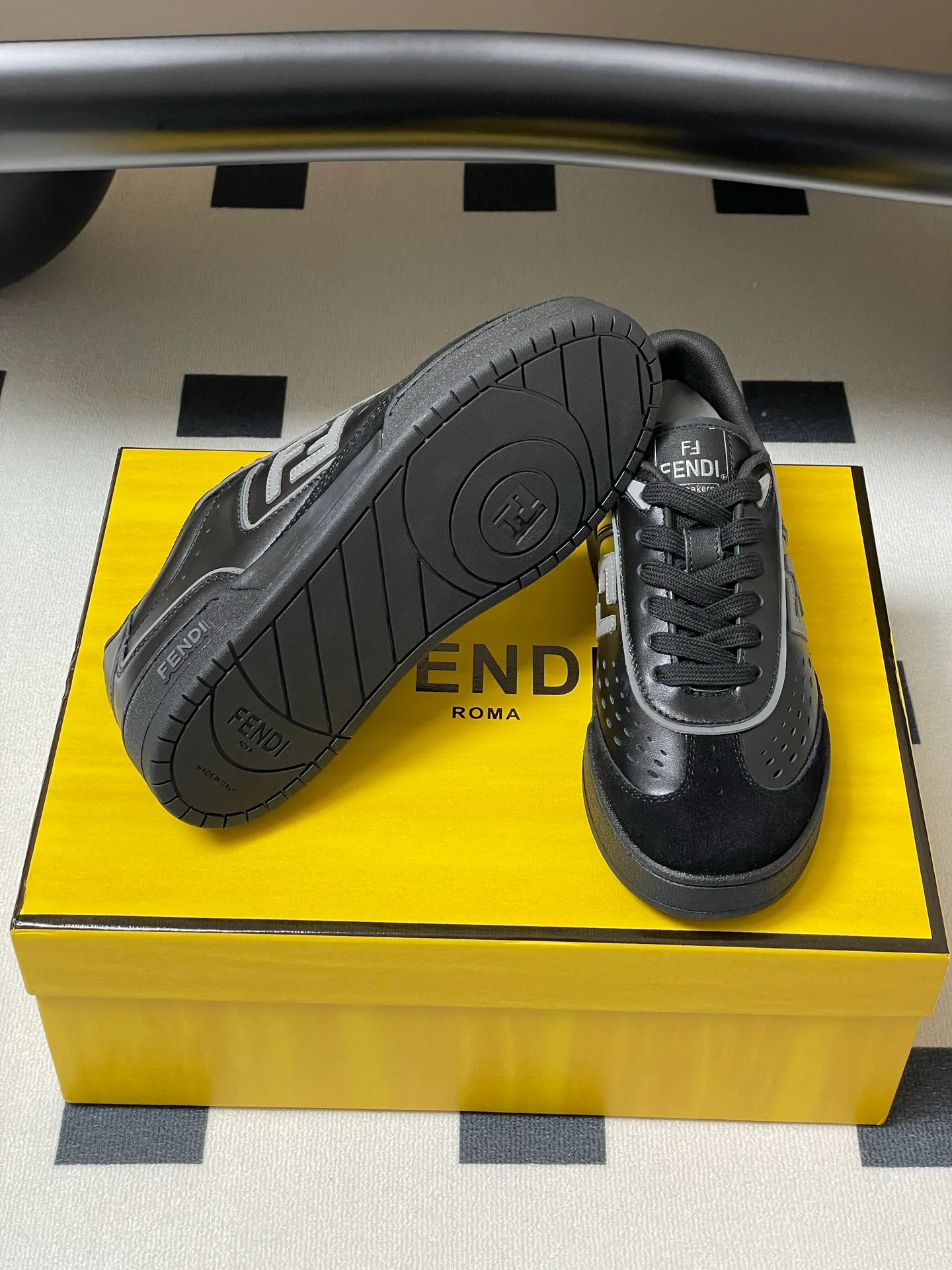 Кроссовки Мужские Fendi 28321