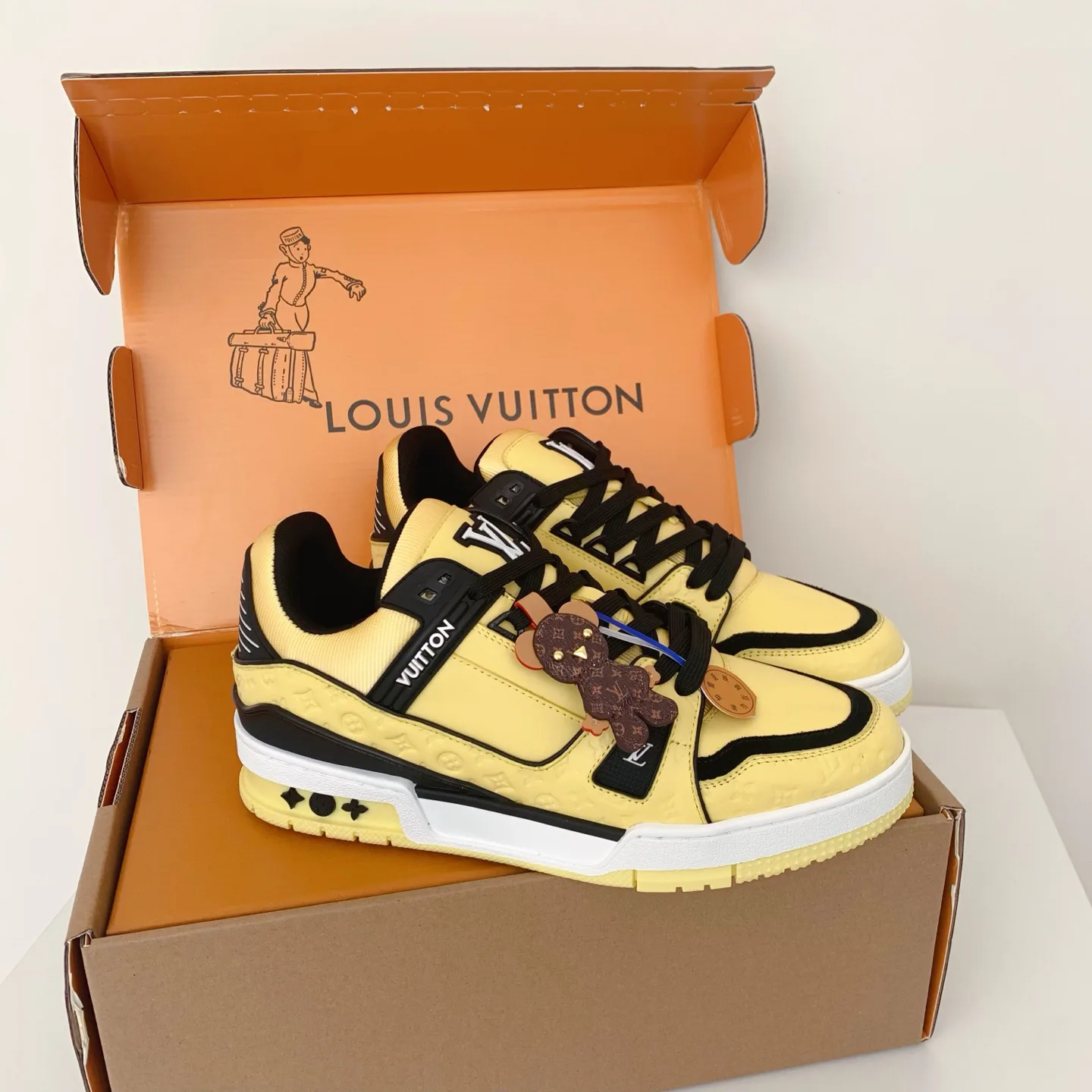 Кроссовки Женские Louis Vuitton 18258384