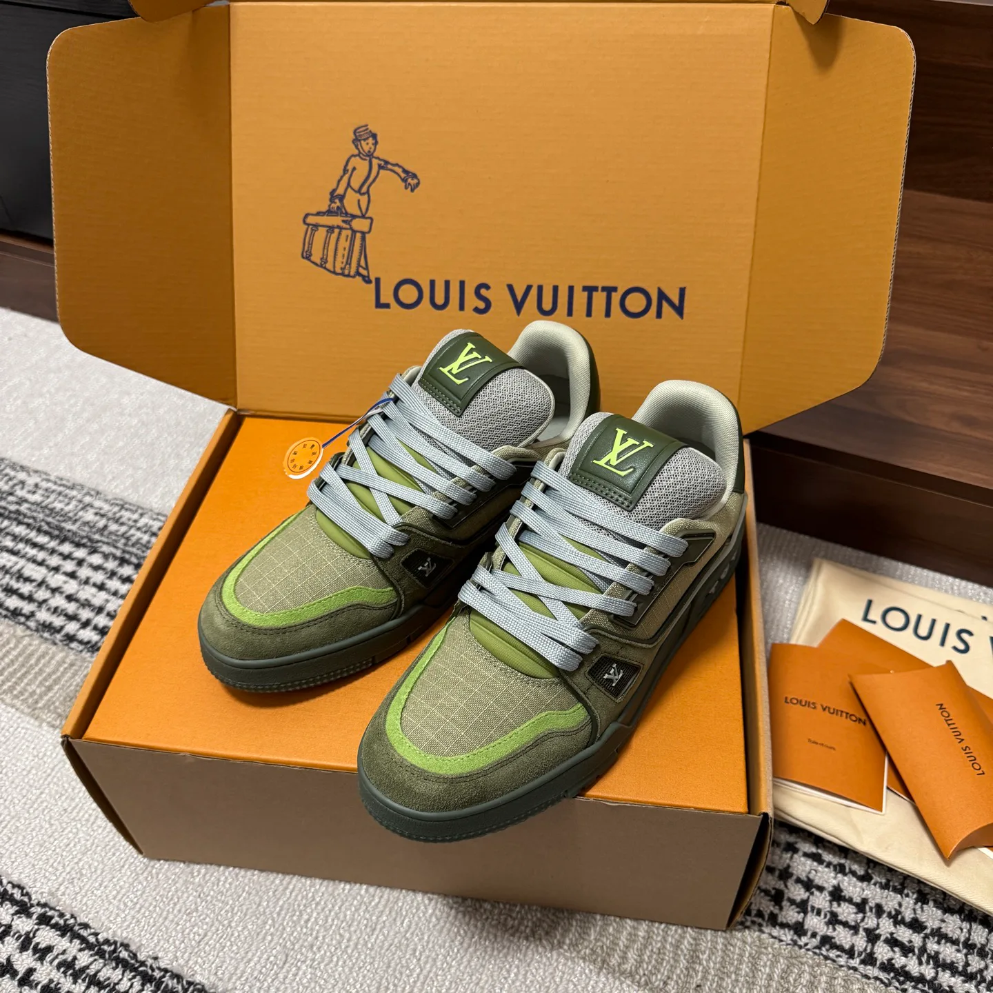 Кроссовки Женские Louis Vuitton 1546836