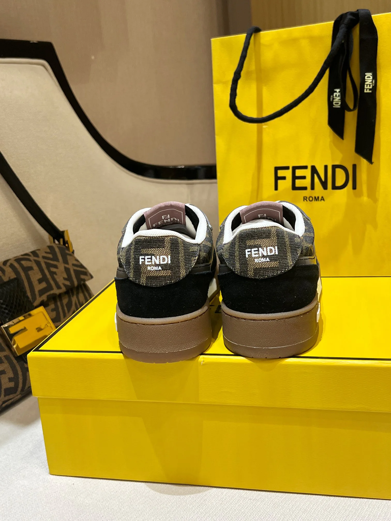 Кроссовки Женские Fendi 197173
