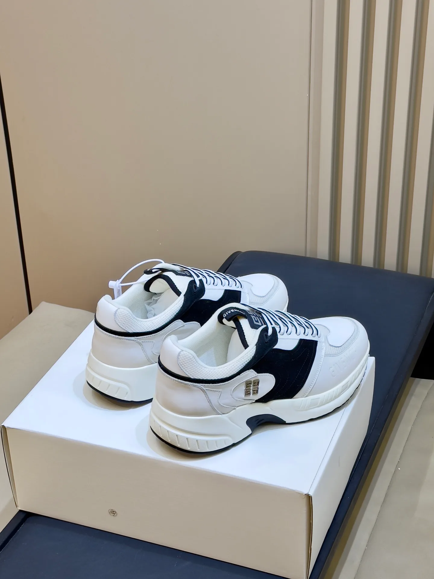 Кроссовки Женские Givenchy 18073544