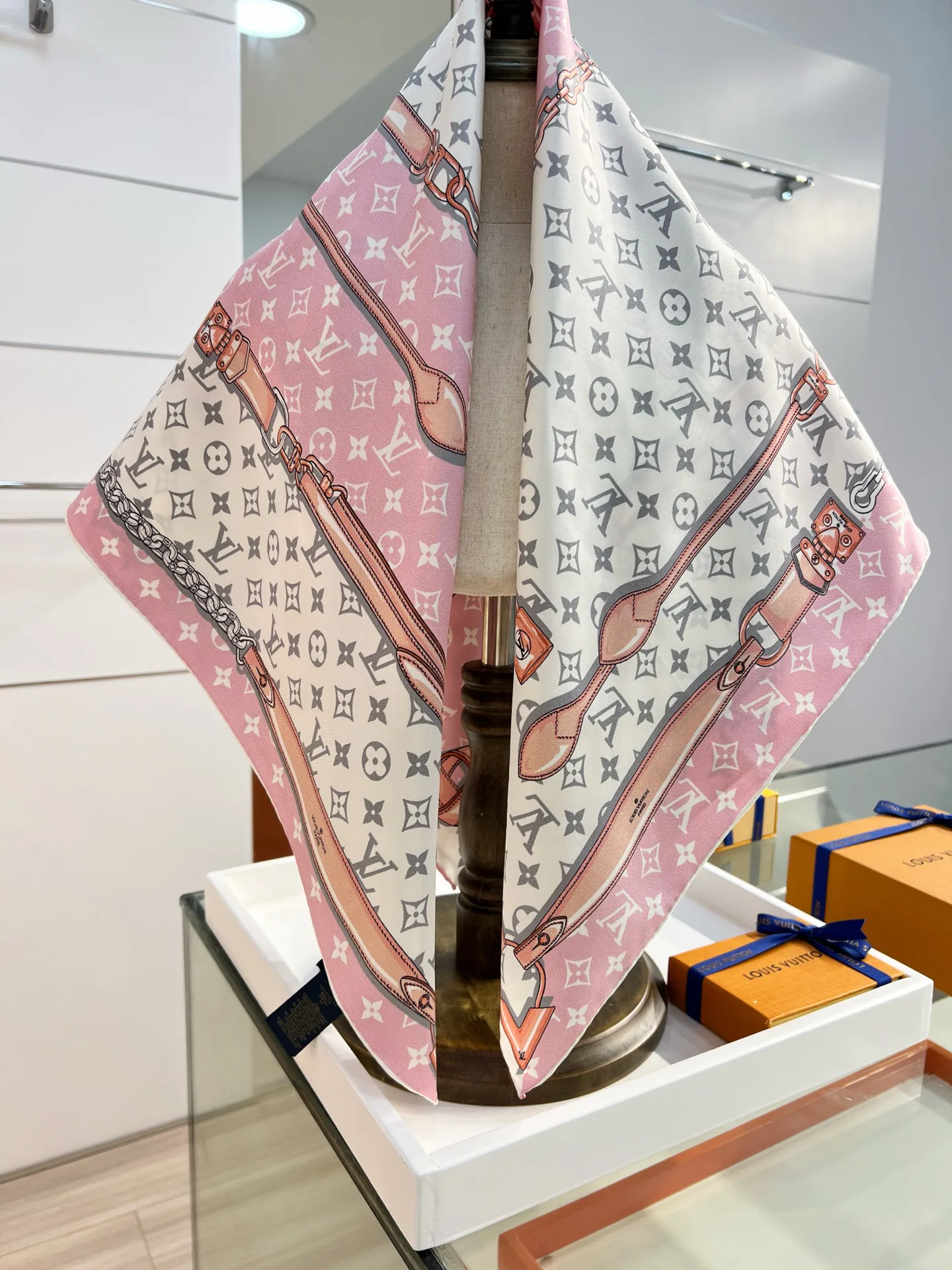 Платки Louis Vuitton 11503429