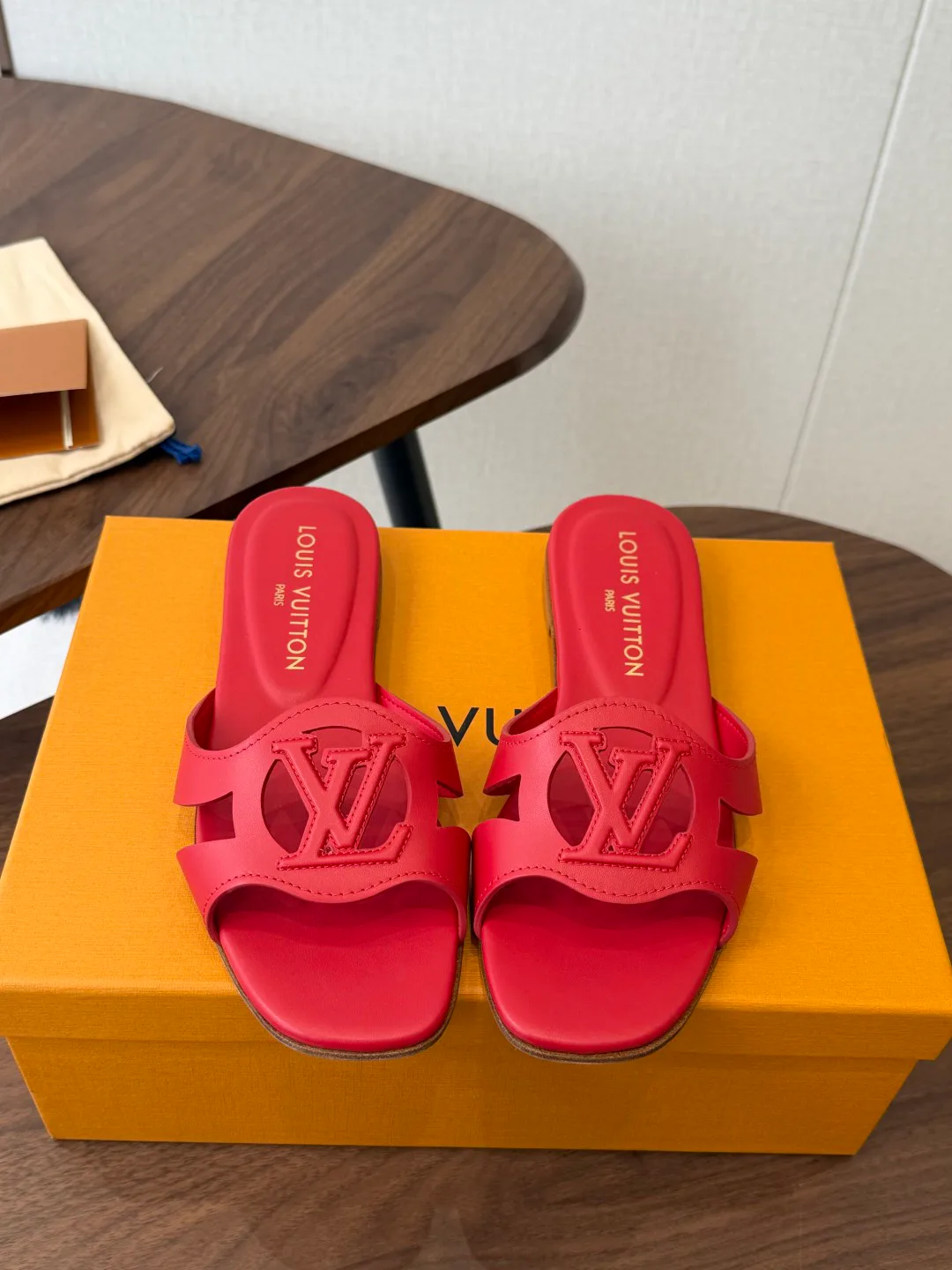 Шлепанцы Женские Louis Vuitton 18687468