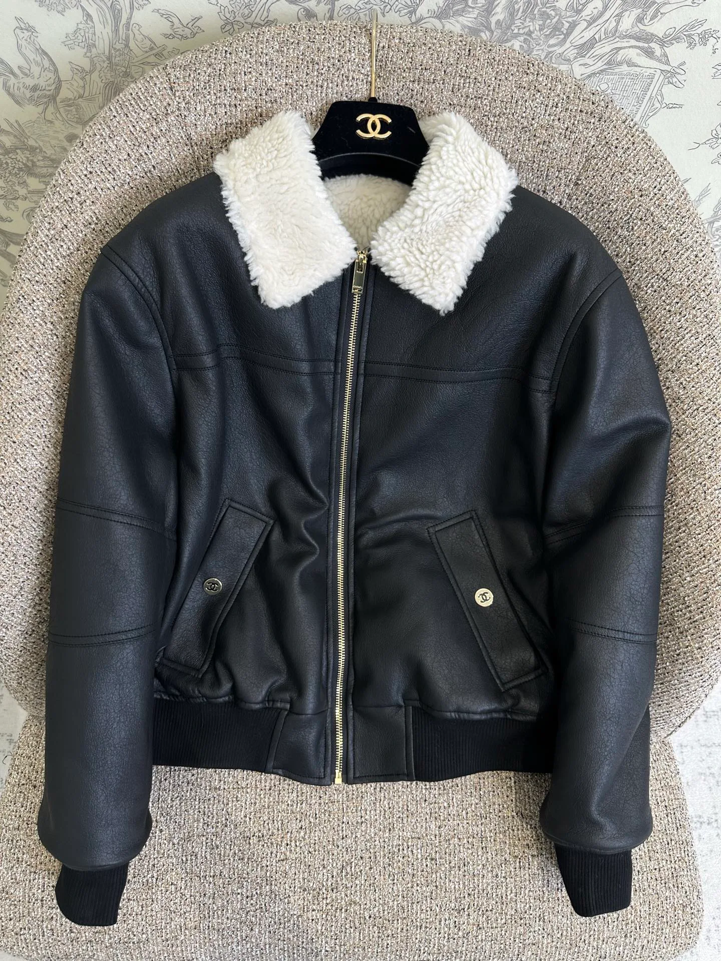 Кожаные Куртки И Дублёнки Женские Chanel 18138555