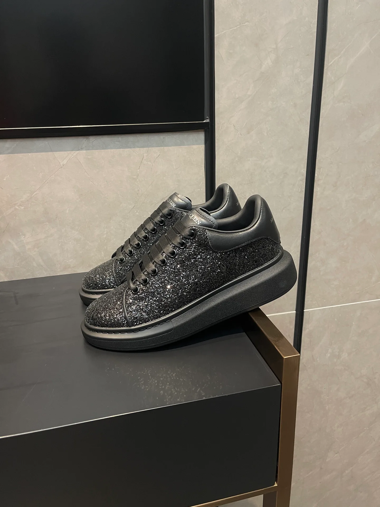 Кроссовки Женские Alexander Mcqueen 17827928