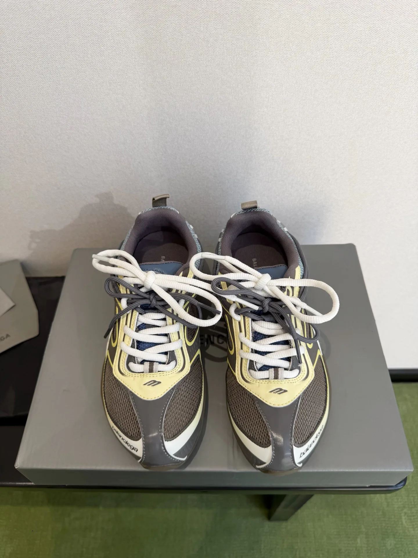 Кроссовки Женские Balenciaga 11911496