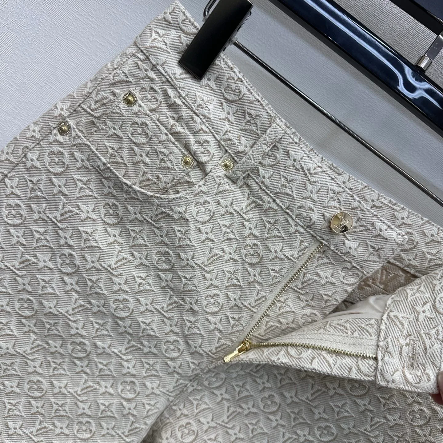 Шорты Женские Louis Vuitton 11910691