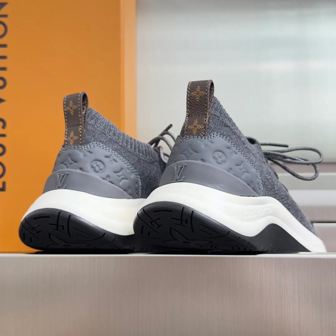 Кроссовки Женские Louis Vuitton 17950528