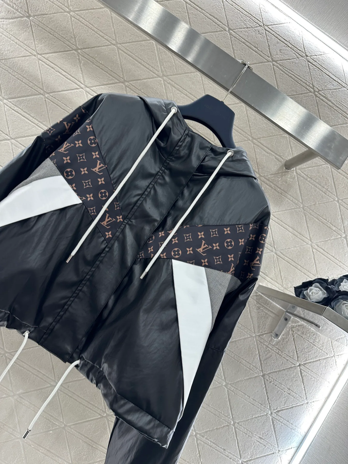 Куртки И Пуховики Женские Louis Vuitton 1273500