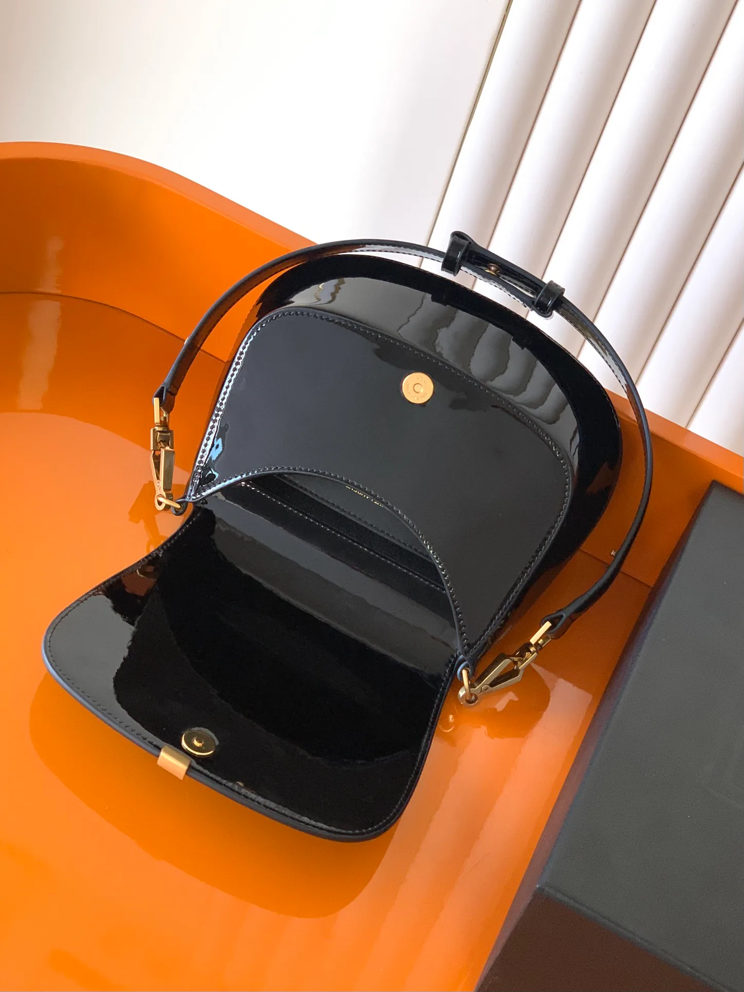 Сумки На Ремне Женские Saint Laurent 11309788