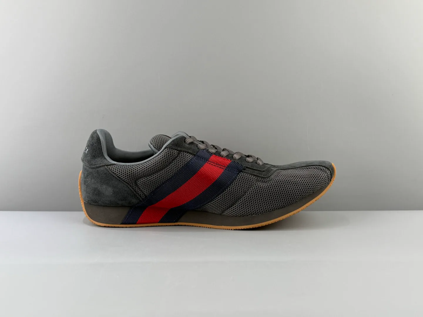 Кроссовки Женские Gucci 18583682