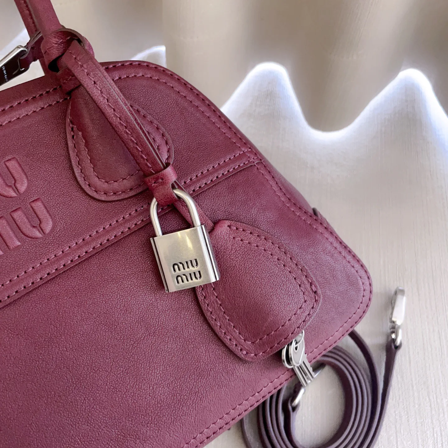Классические Сумки Женские Miu Miu 18248080