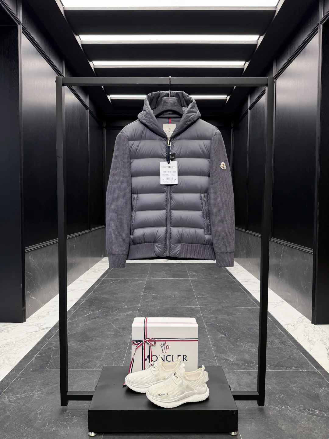 Куртки И Пуховики Мужские Moncler 18184549