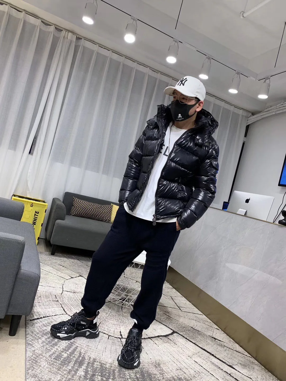 Куртки И Пуховики Мужские Moncler 955086