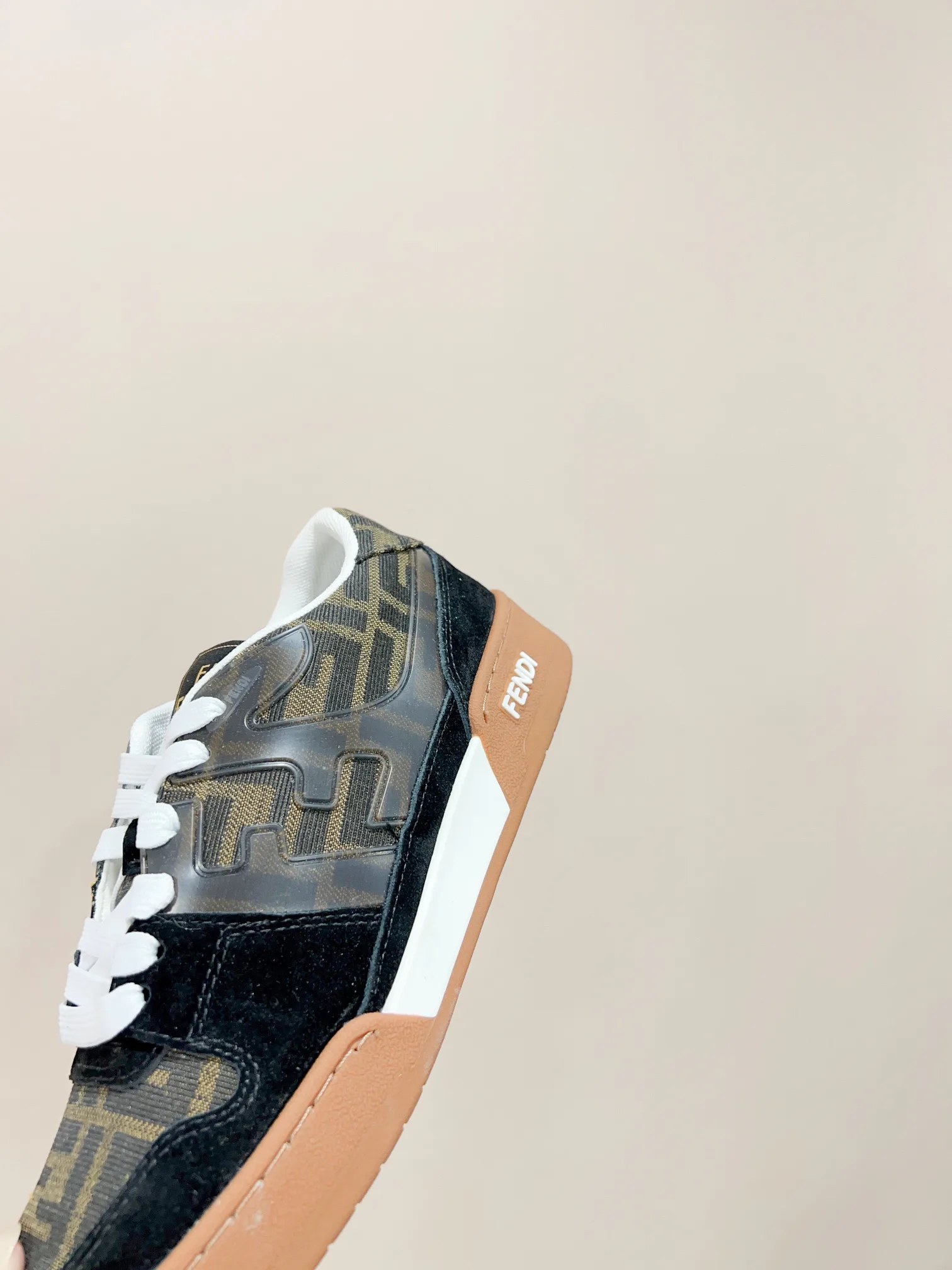 Кроссовки Женские Fendi 2971