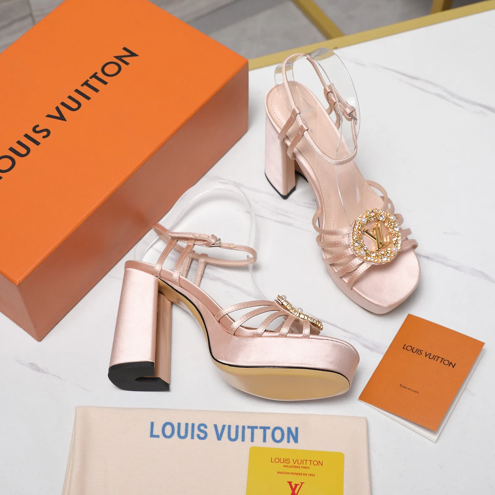 Босоножки Женские Louis Vuitton 10250865