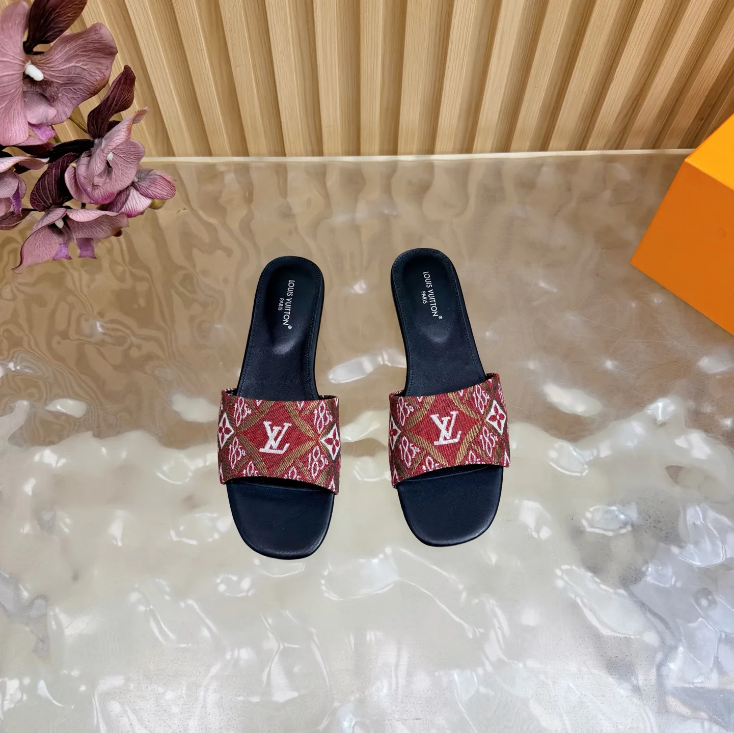 Шлепанцы Женские Louis Vuitton 3060190