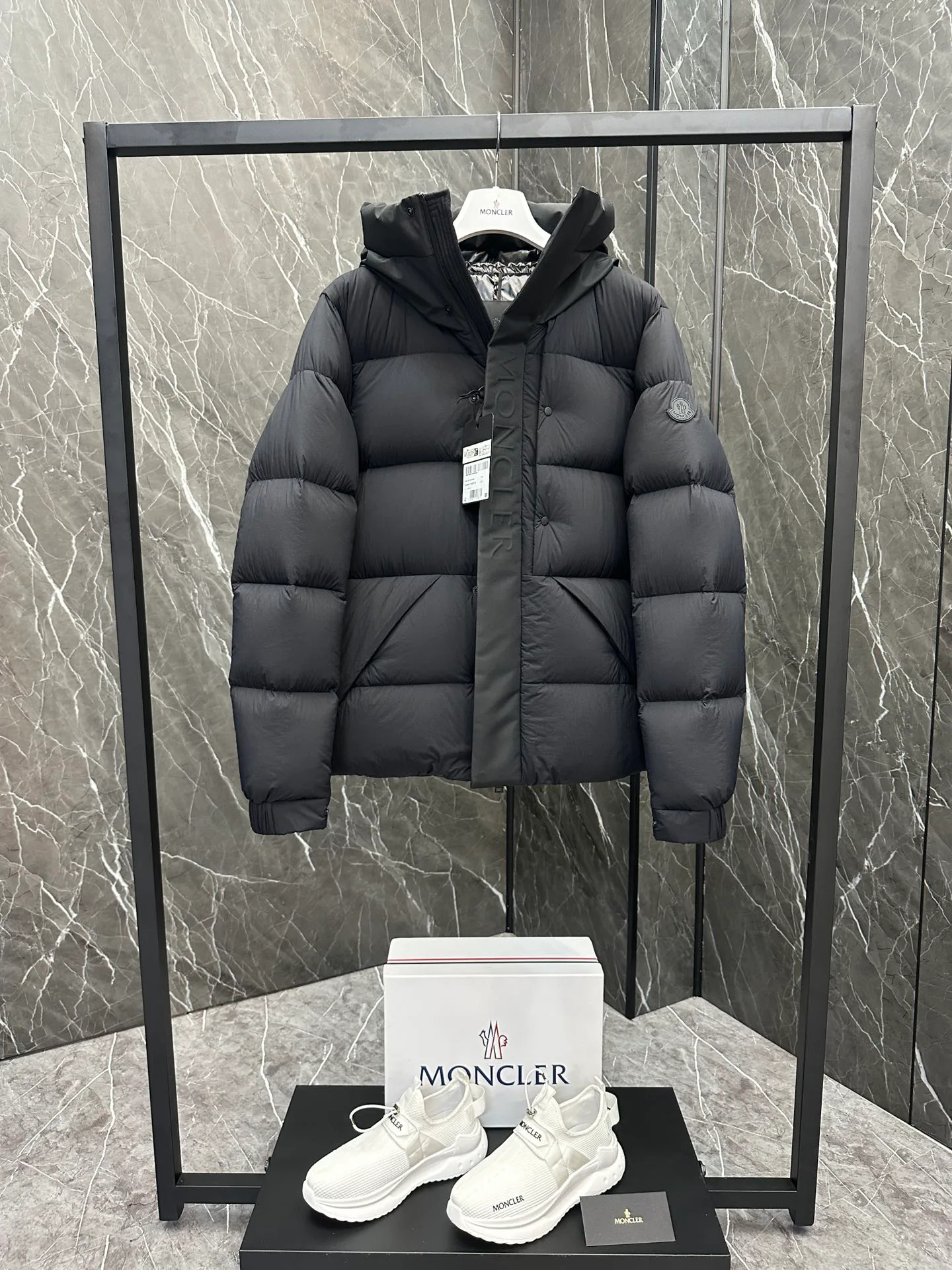 Куртки И Пуховики Мужские Moncler 1026144