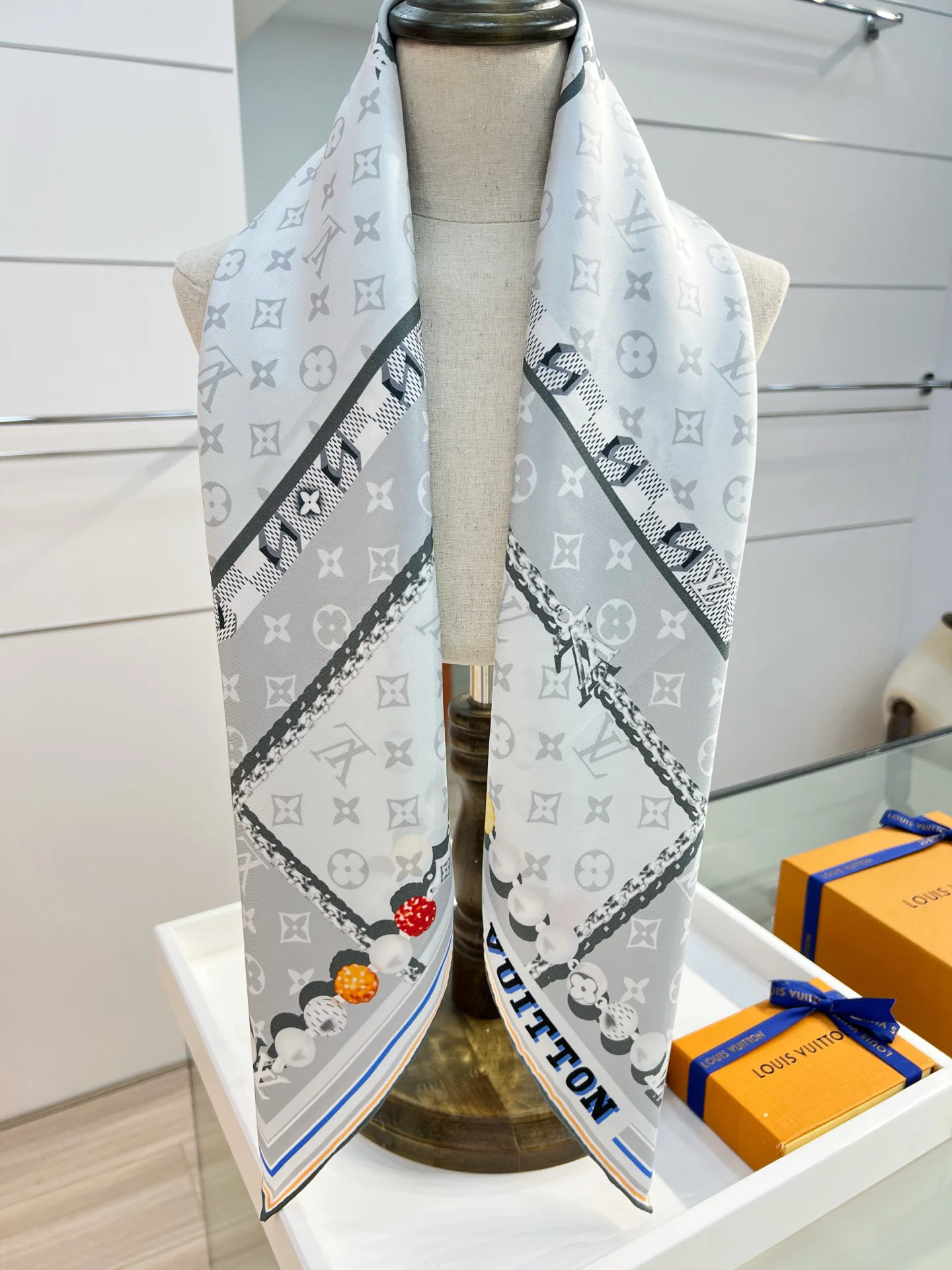 Платки Louis Vuitton 11613495