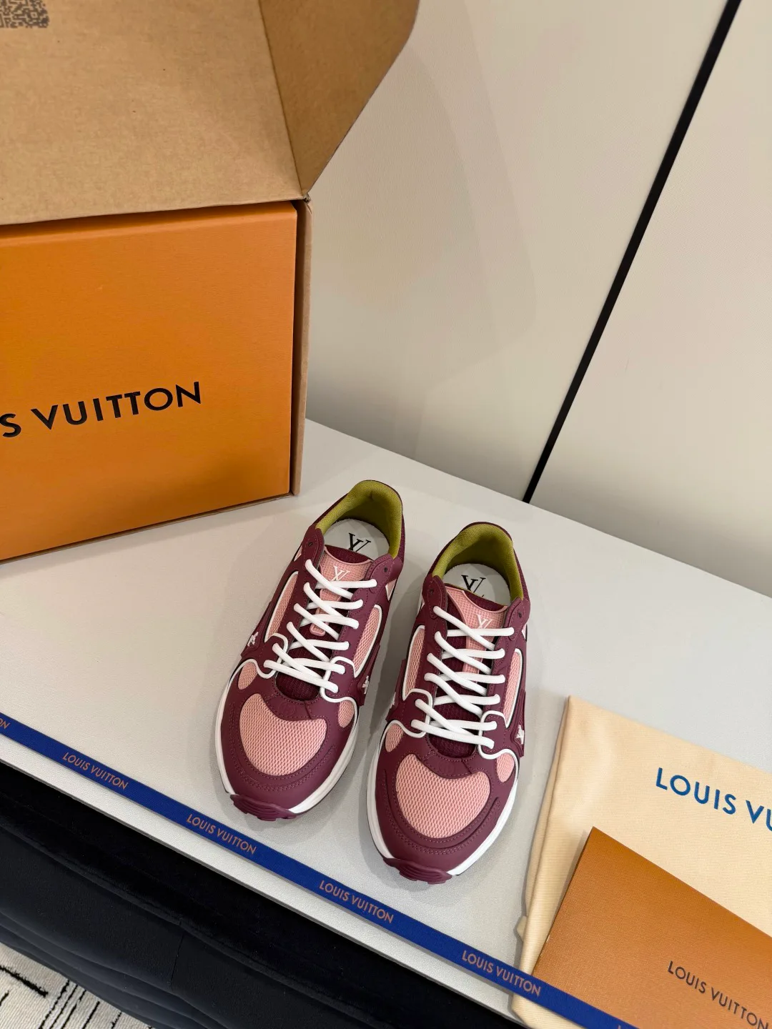 Кроссовки Женские Louis Vuitton 11497551