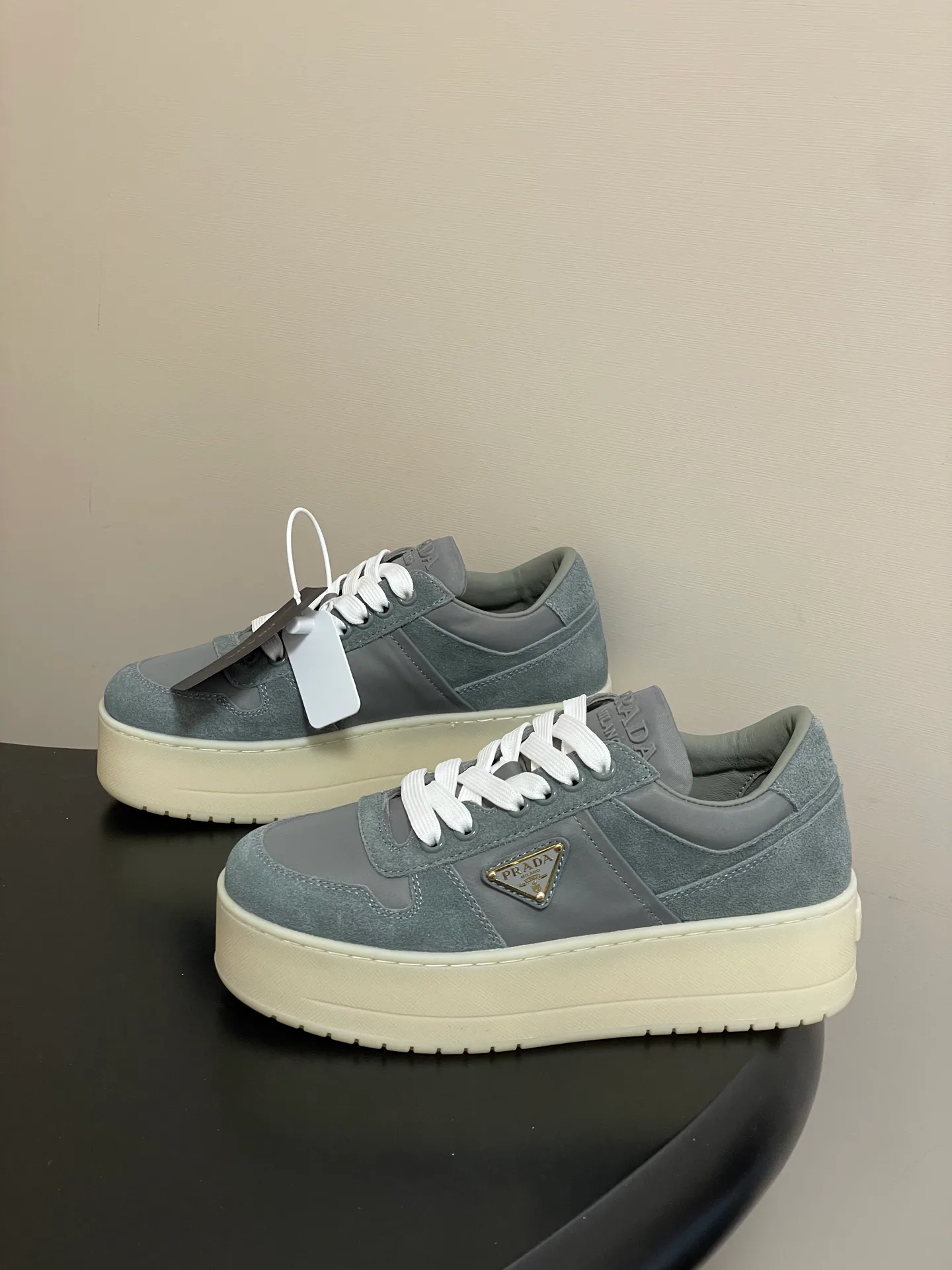 Кроссовки Женские Prada 12810943