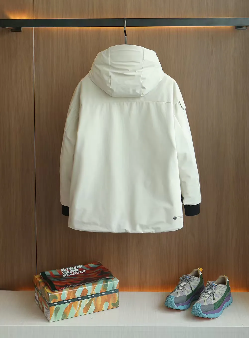 Куртки И Пуховики Мужские Moncler 384008