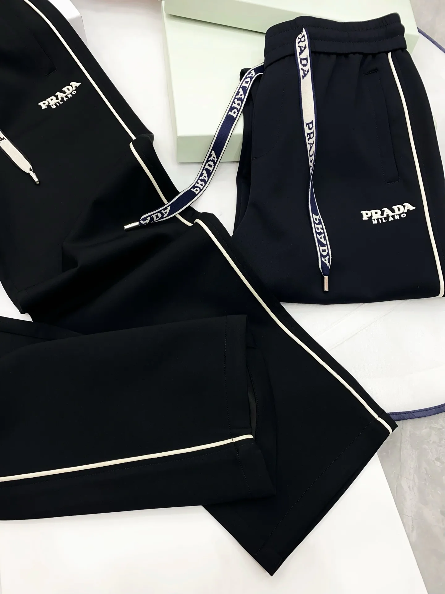 Брюки Мужские Prada 13441584