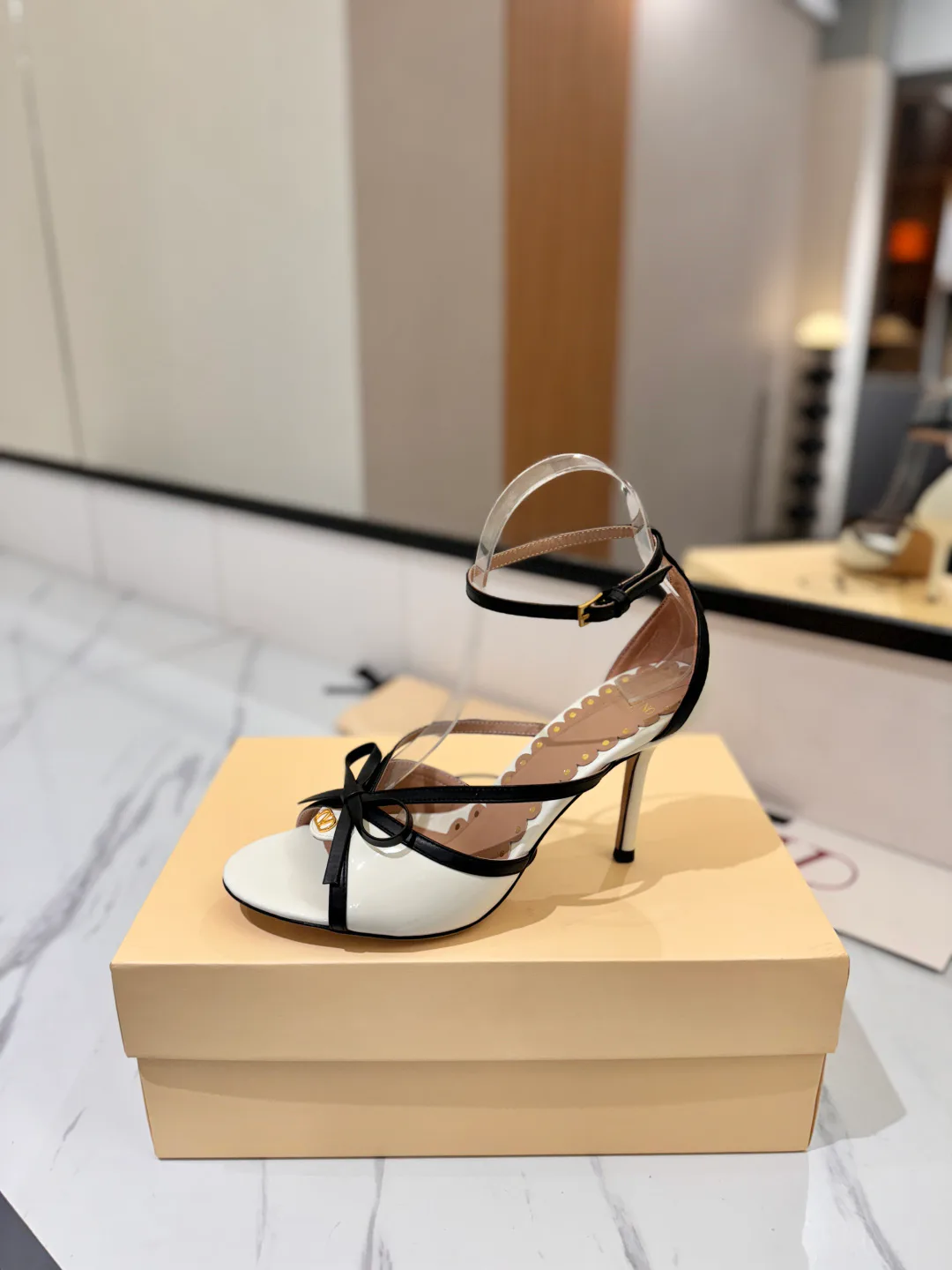 Босоножки Женские Valentino 10026774