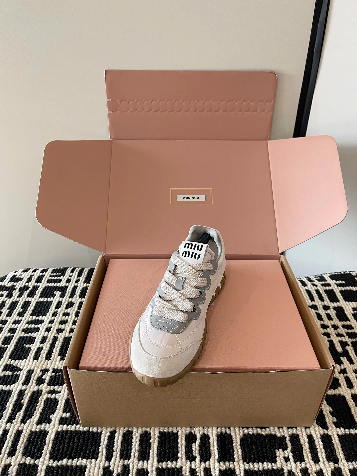 Кроссовки Женские Miu Miu 18874030