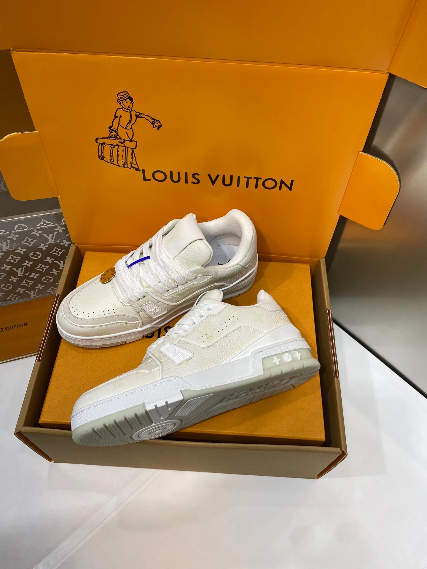 Кроссовки Женские Louis Vuitton 17969033