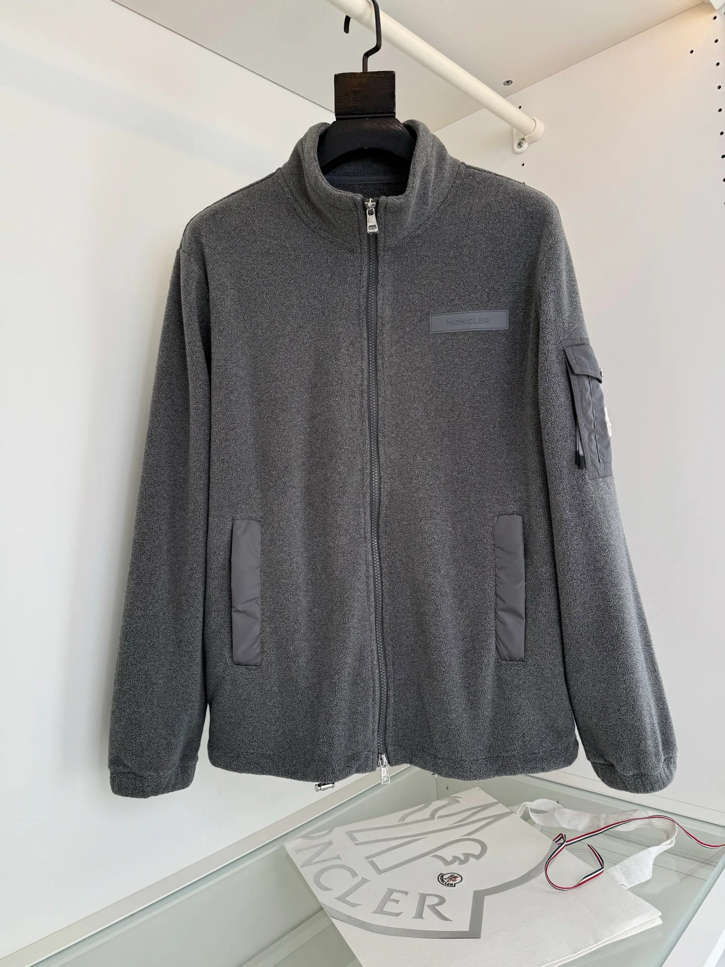 Куртки И Пуховики Мужские Moncler 18244517
