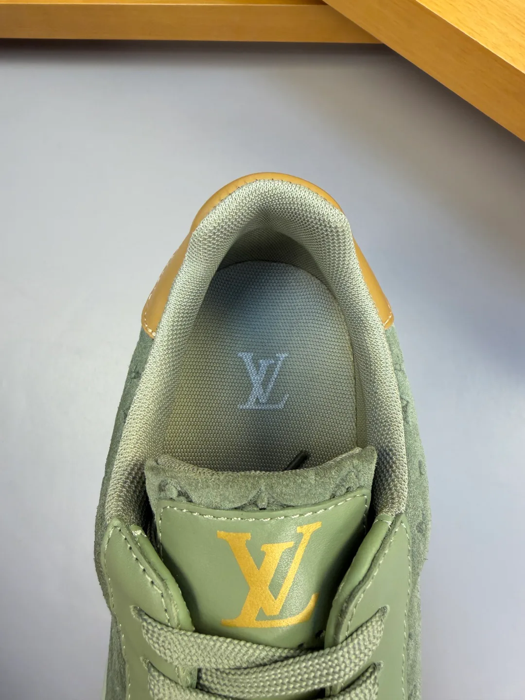 Кроссовки Женские Louis Vuitton 17765803
