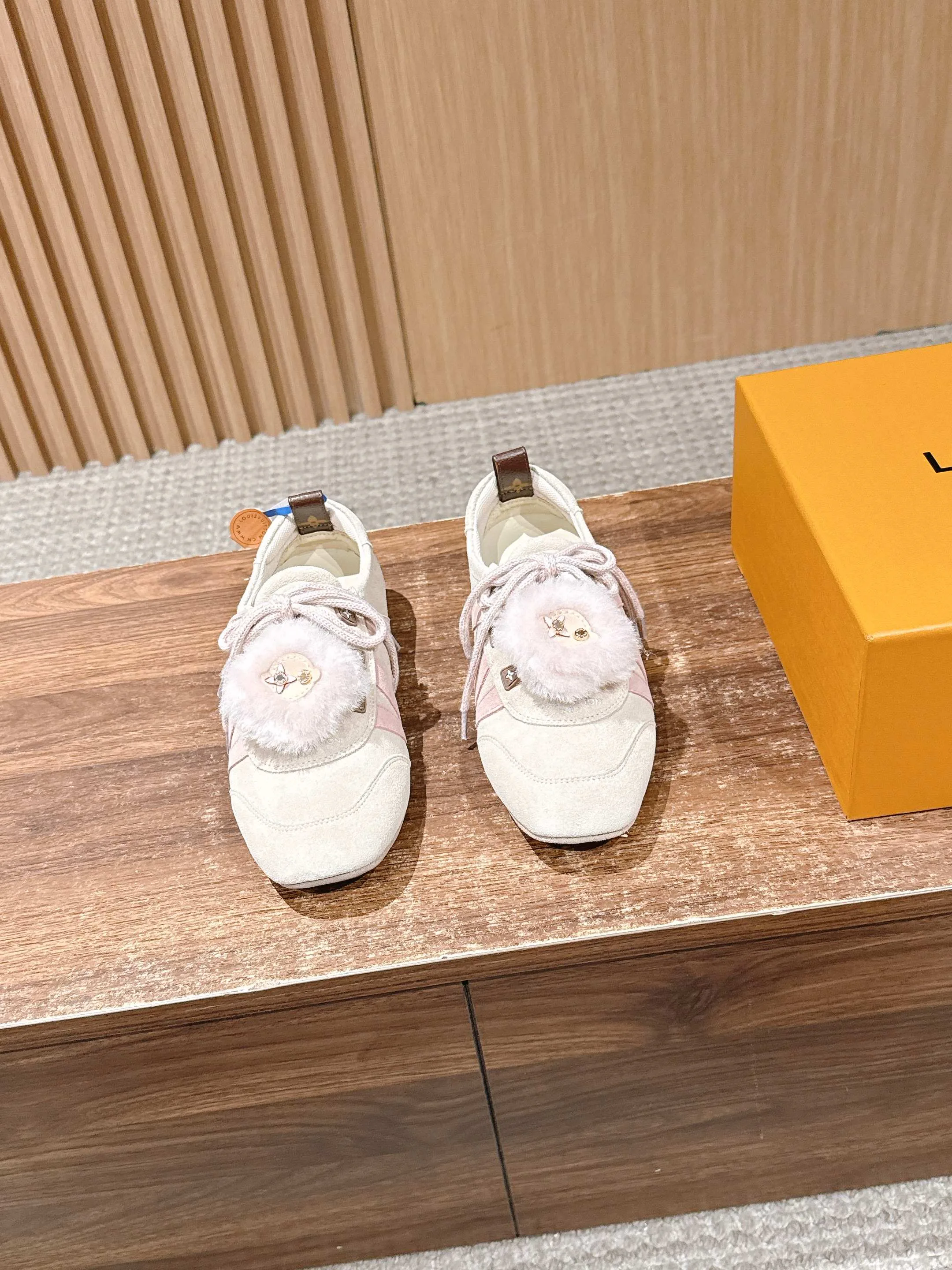 Кроссовки Женские Louis Vuitton 1483931