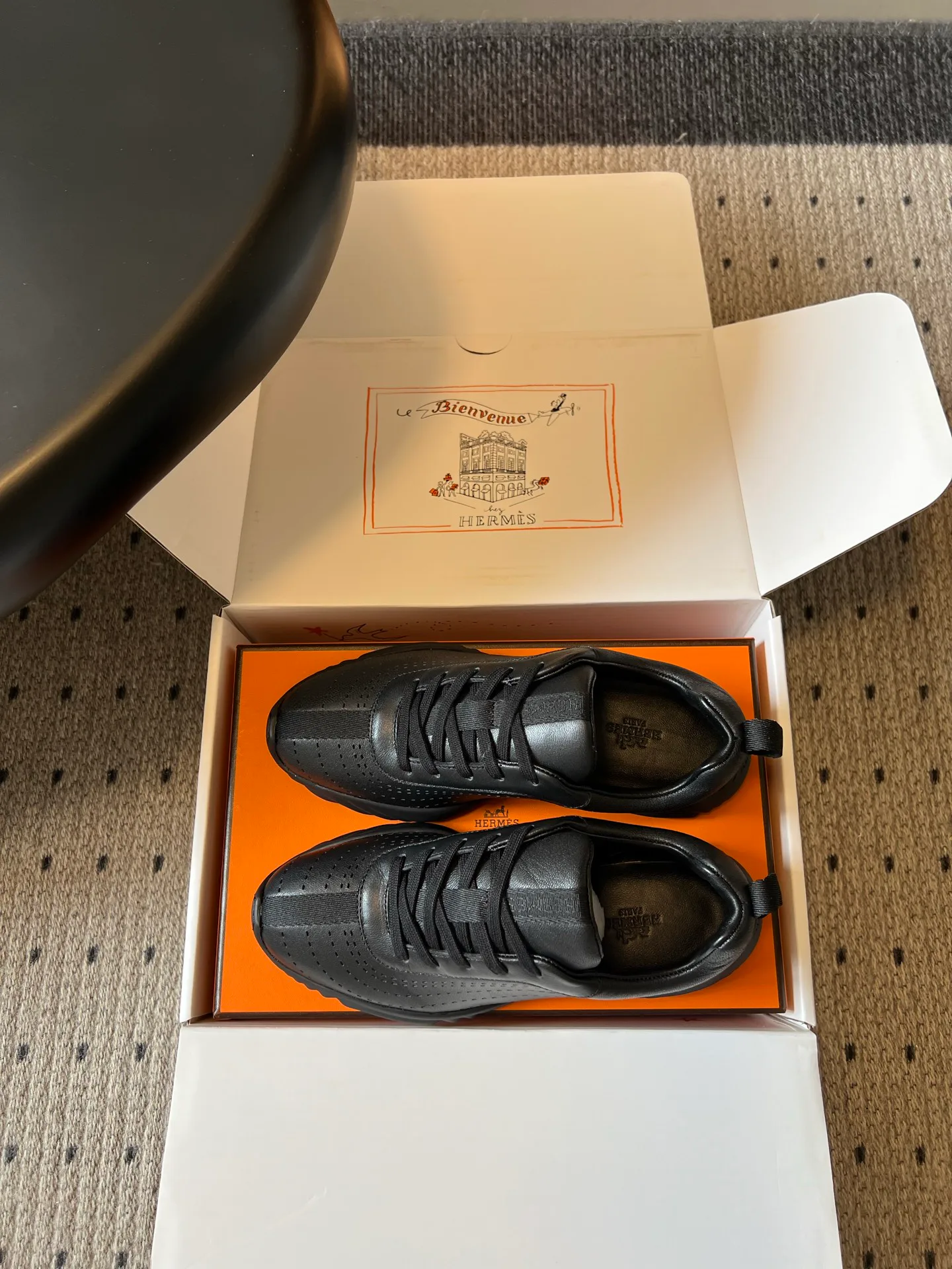 Кроссовки Женские Hermes 17625160