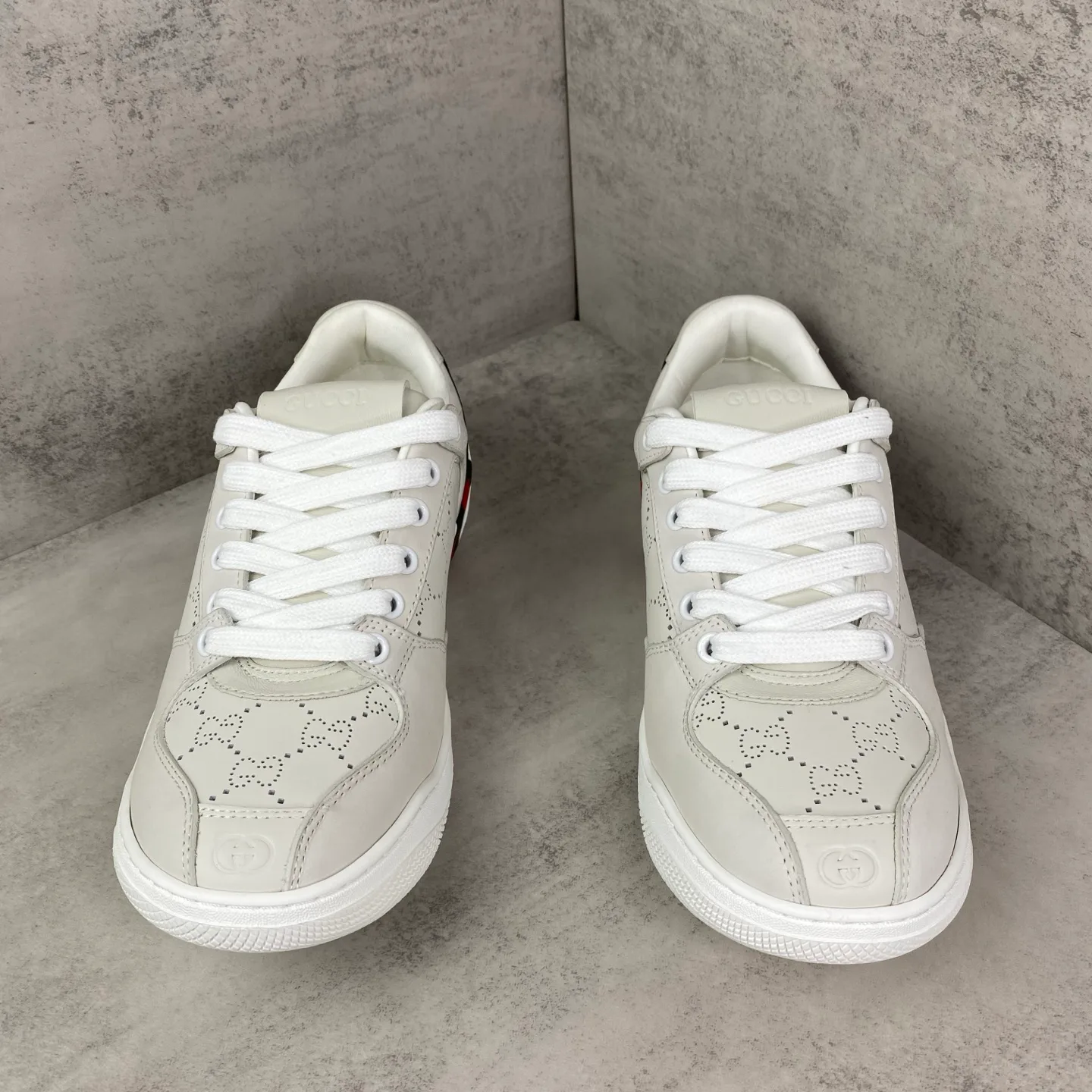 Кроссовки Женские Gucci 18437399