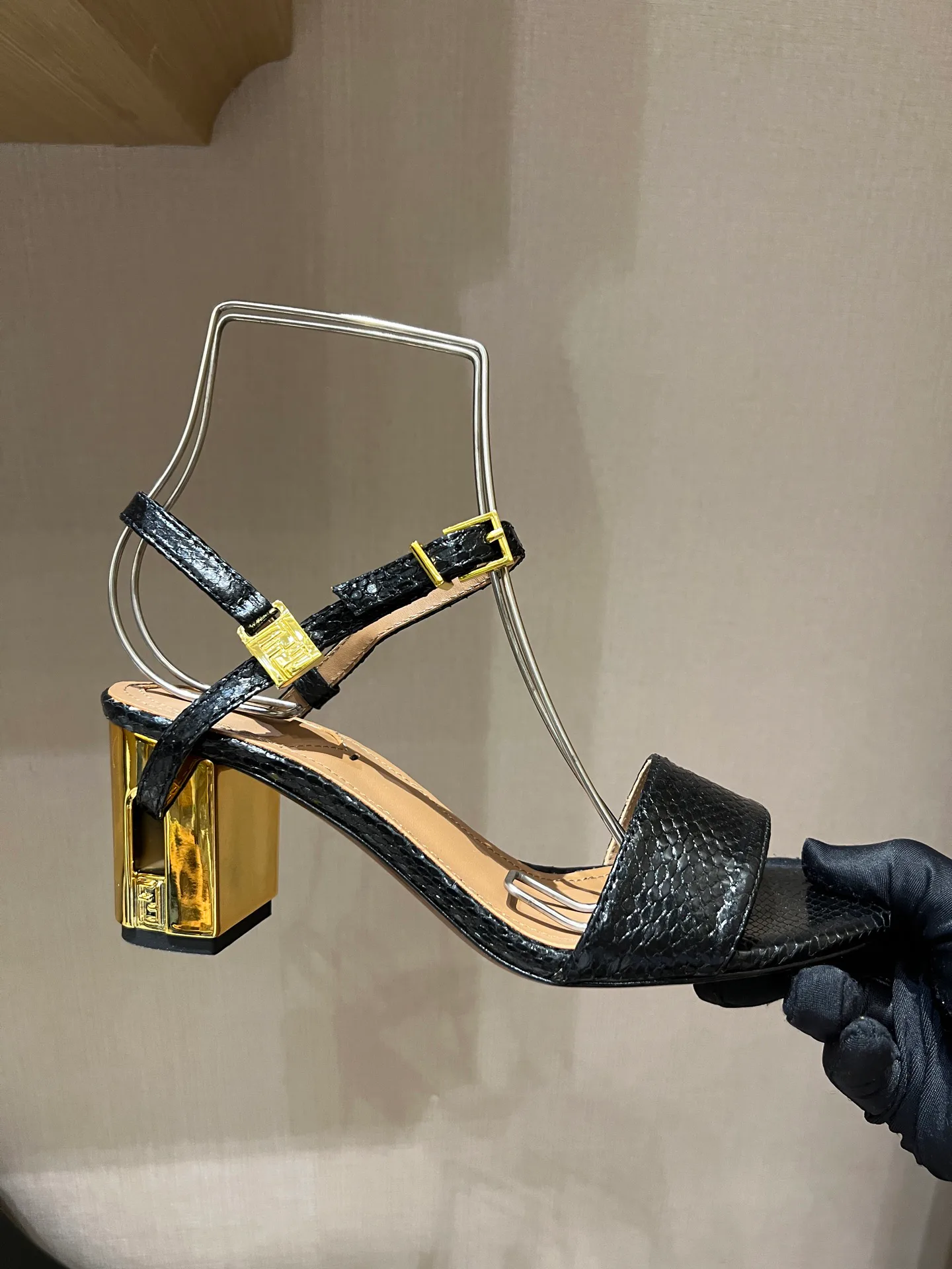 Босоножки Женские Fendi 9288982