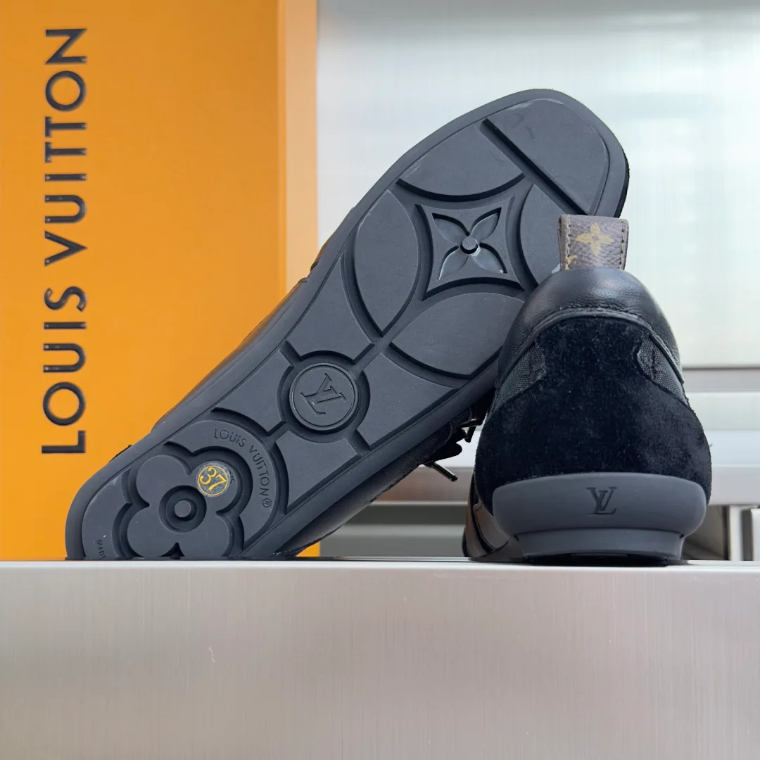 Кроссовки Женские Louis Vuitton 18083474