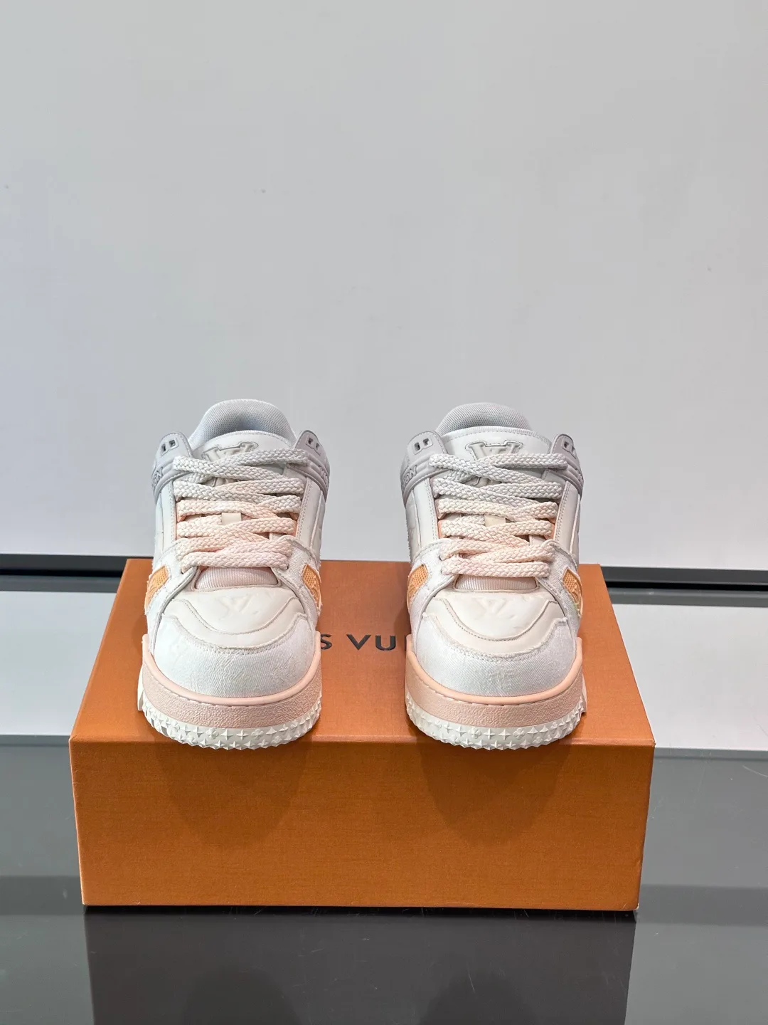 Кроссовки Женские Louis Vuitton 13580305