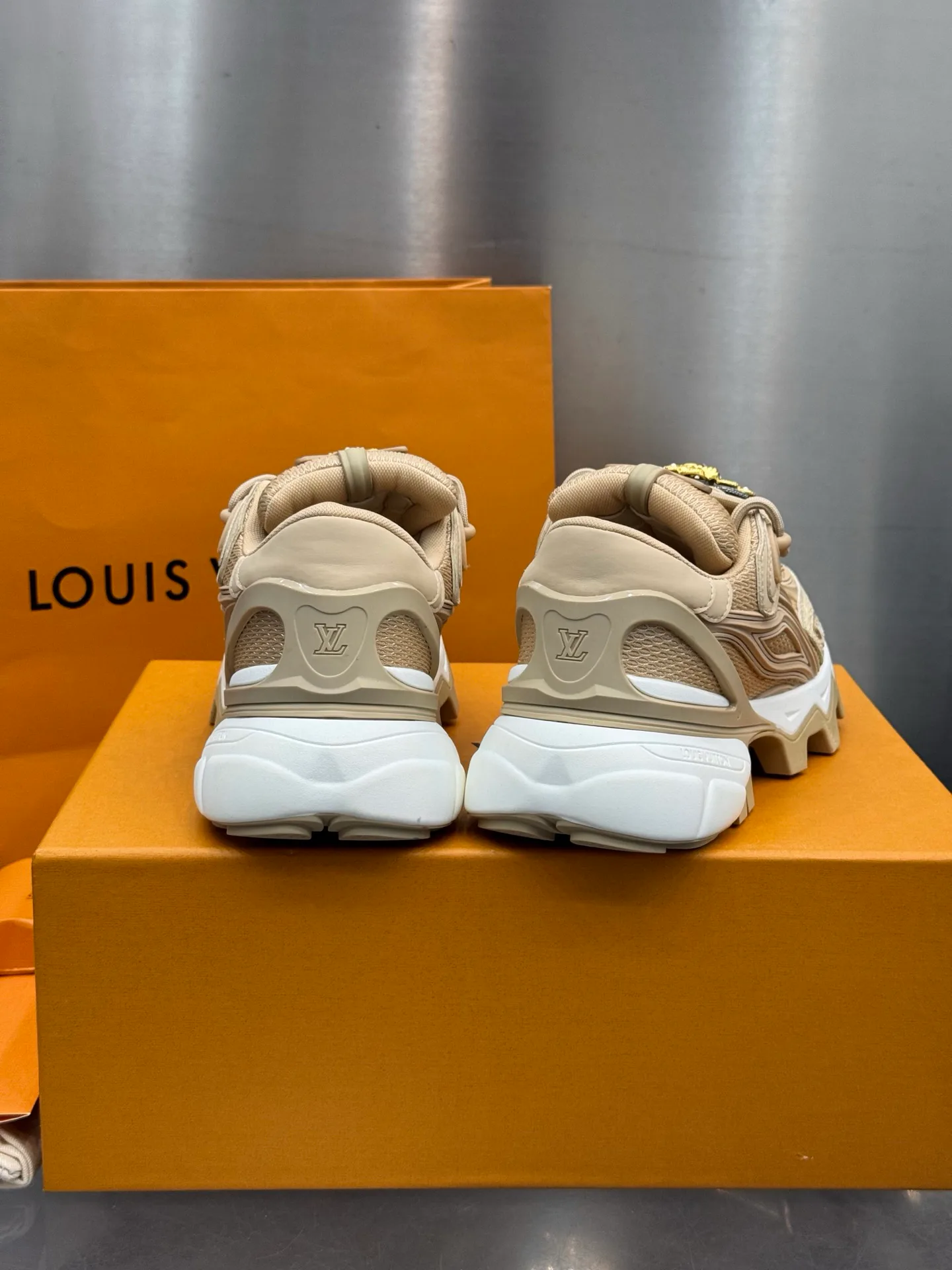 Кроссовки Женские Louis Vuitton 18202598