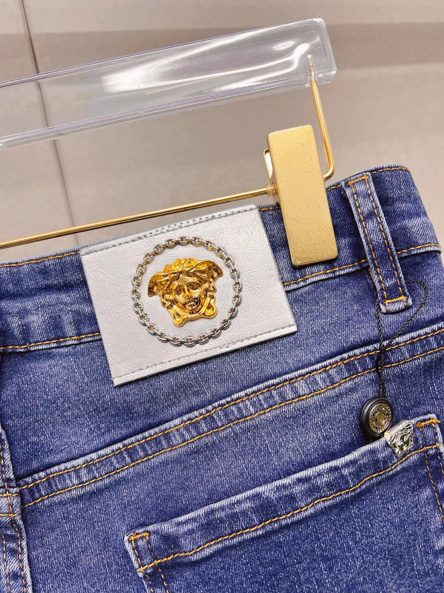 Джинсы Мужские Versace 18098430