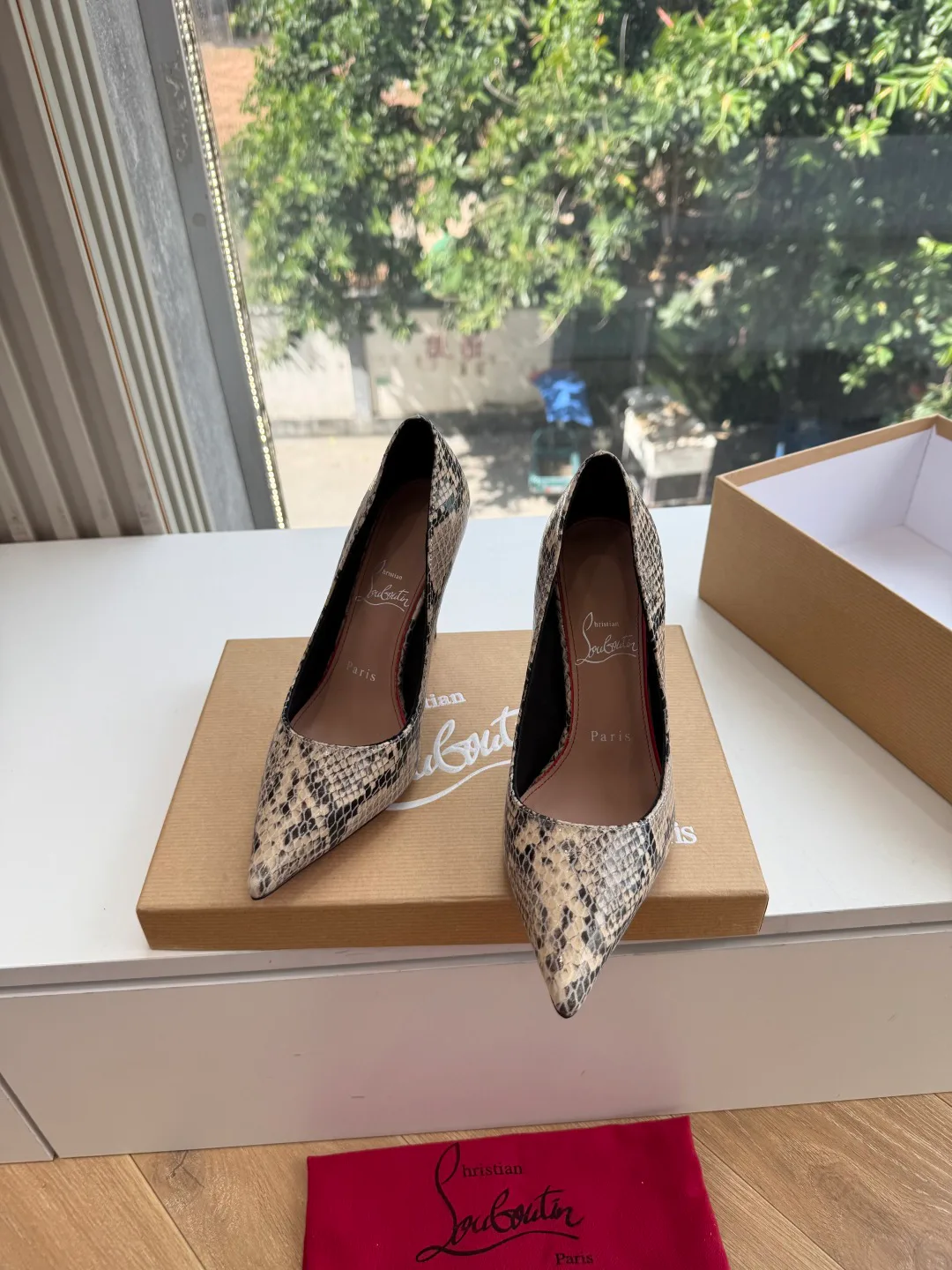 Туфли Женские Christian Louboutin 19673678